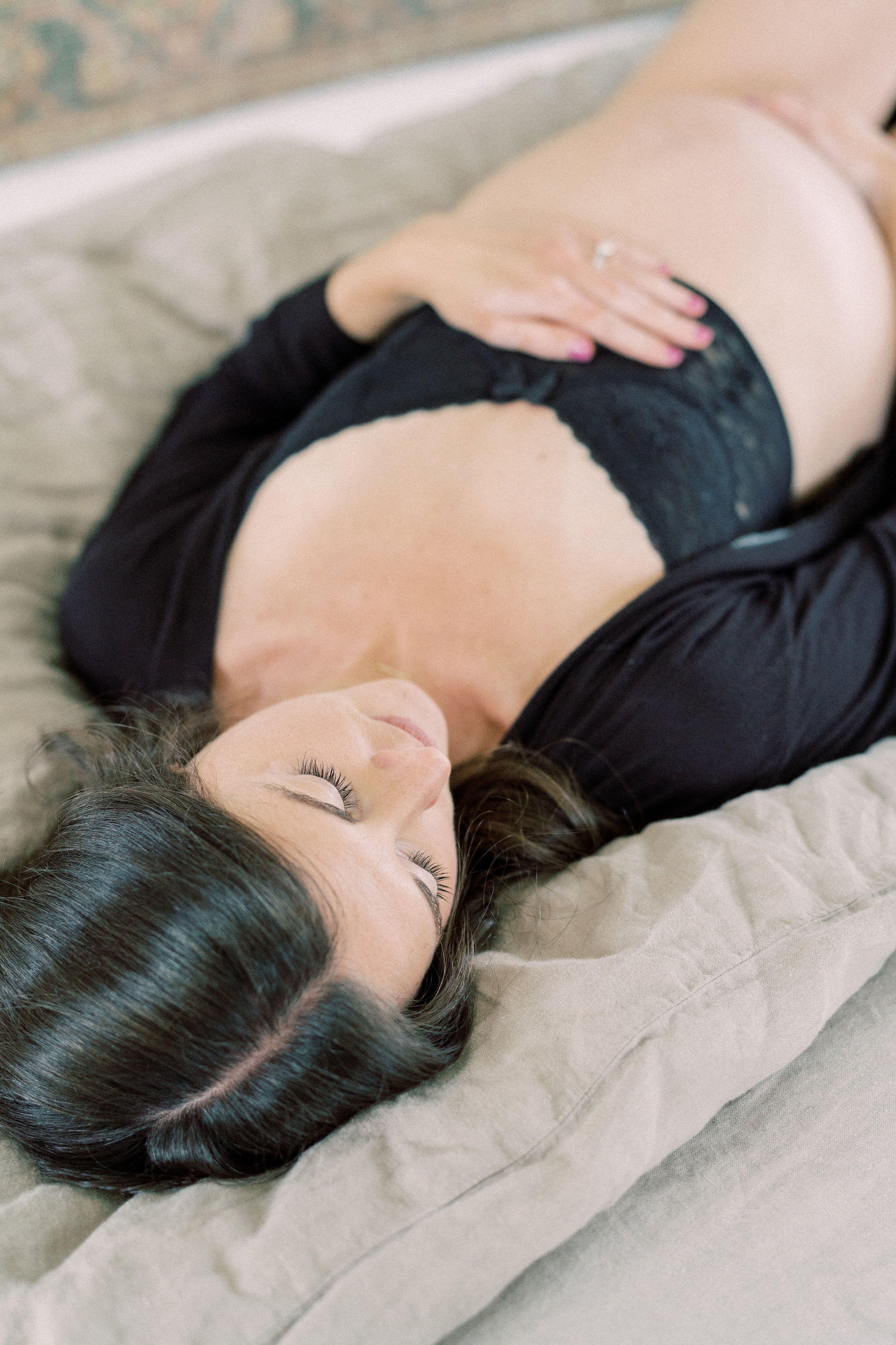 modest maternity boudoir photos 