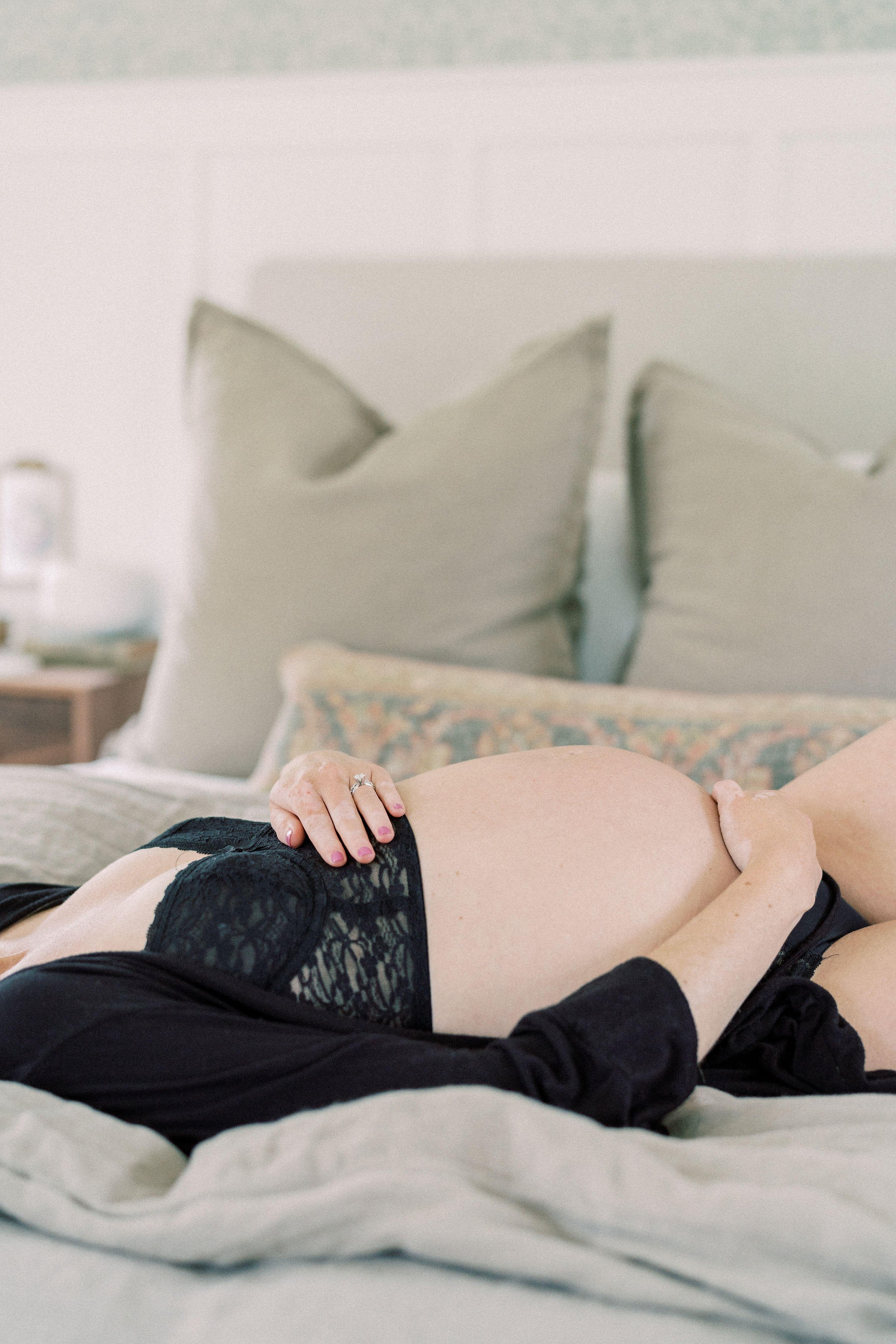  modest maternity boudoir photos 