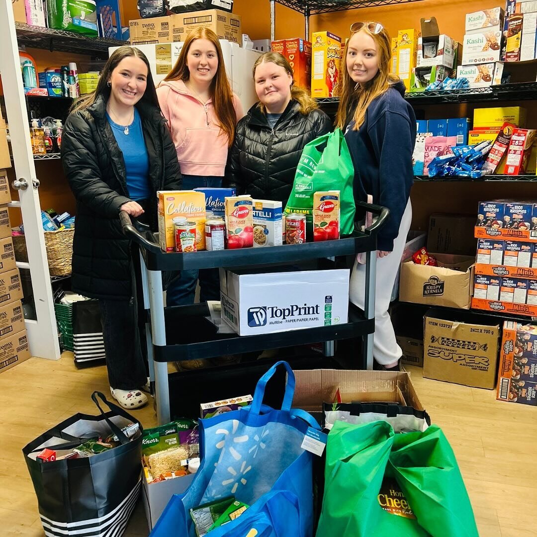 🌟 A heartfelt thank you to the amazing students from the @memorialuniversity (MUN) Bachelor of Social Work Class for their incredible generosity! 🎒📚 

Their thoughtful donations of bags full of food will make a real difference in the lives of thos