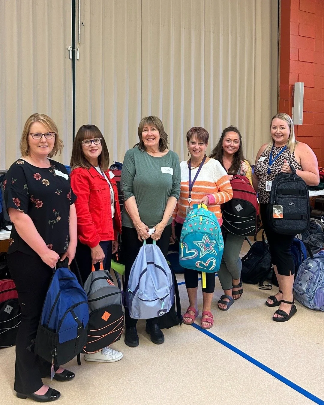 ✨🎒A heartfelt thank you to the team at @technipfmc for spending a few hours packing backpacks with us earlier this month!

TechnipFMC has been a steady supporter of Bridges to Hope, from lending a hand in our pantry to showing up for special initiat