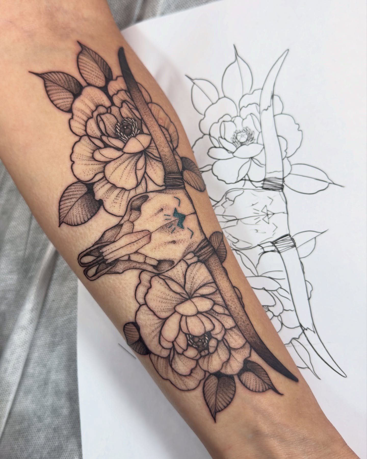 A longhorn skull for her grandpa.

Thanks again Sarah, was great to meet you and your mom today!

#blackworktattoos#longhorn#longhorntattoo #floraltattoo#savannahtattoo#savannahtattooartist#savannahga#georgiatattooartist#tattooart #skulltattoo#blacka