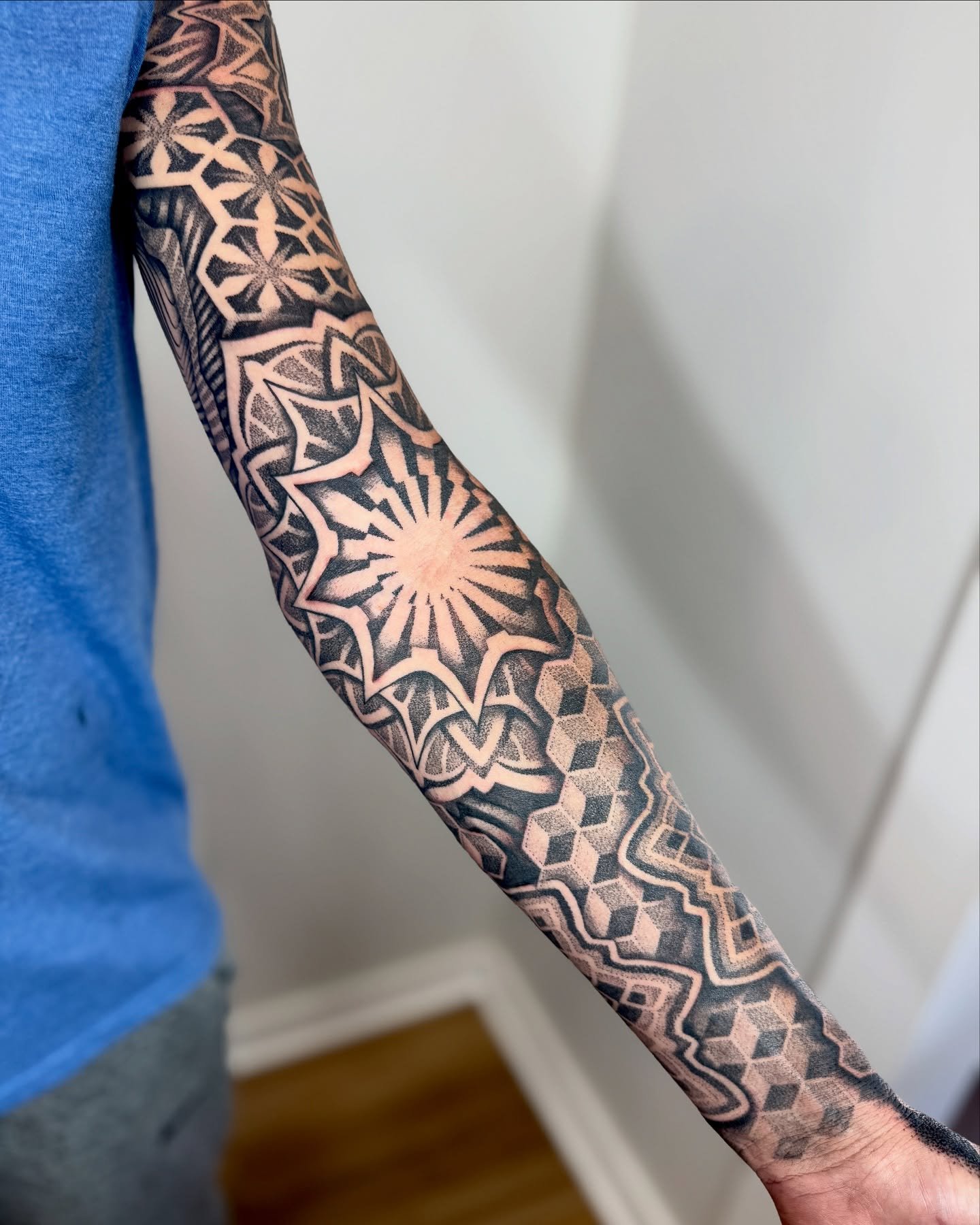 trippy geo sleeve complete!

Finished this one up for Neil yesterday. Officially this was his first tattoo and he went all in. 

Very fun project and very fun client, I feel lucky I get to meet so many cool people and create art for them. Thanks agai