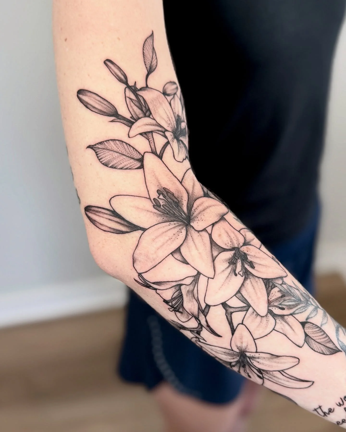 some lilies for Emme, thanks again!

#lilytattoo #savannahtattooartist #floraltattoos
