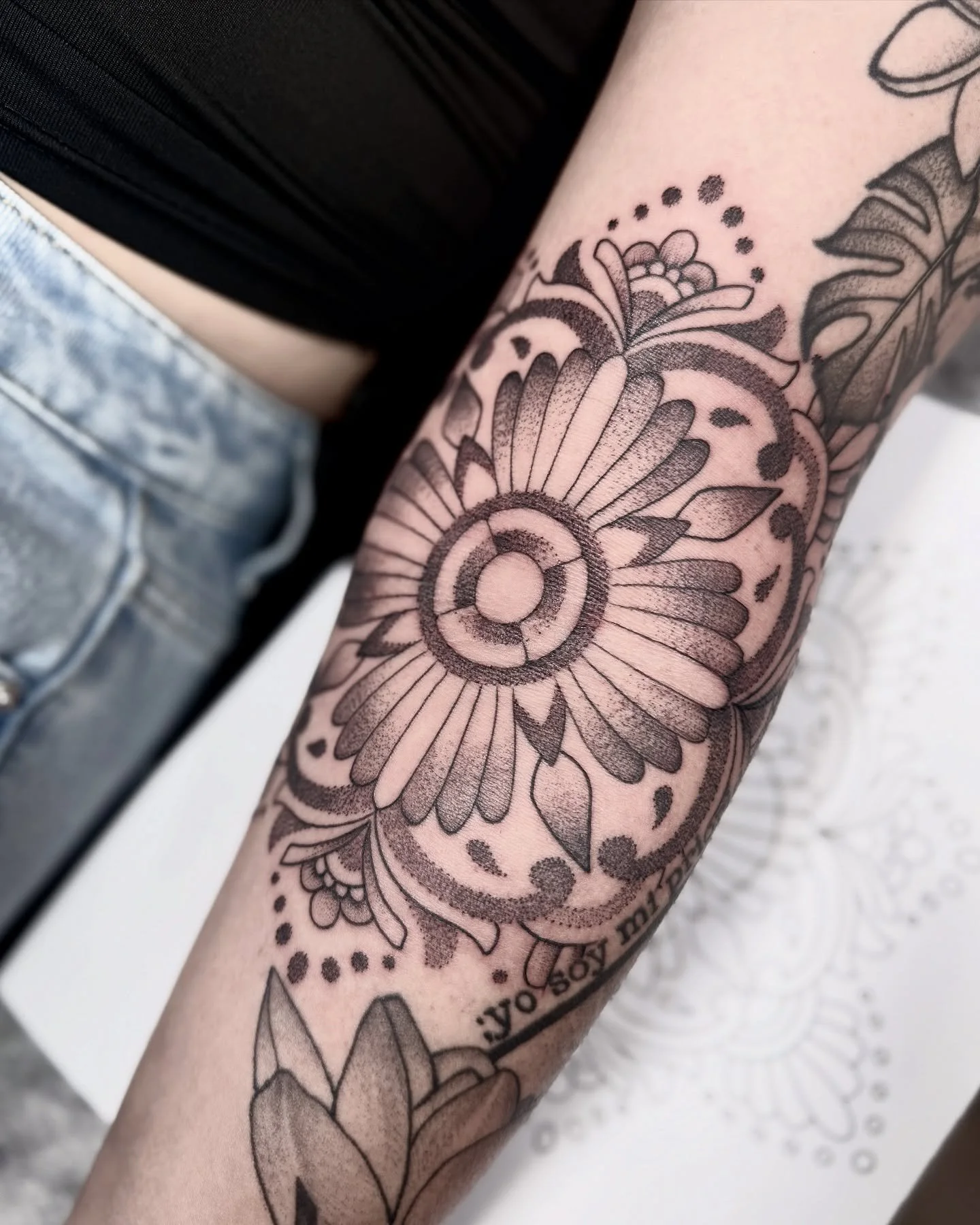 A little gap filler for Nelly, thanks again always great to see you!

#savannahtattooartist #dotworktattoos #ornamentaltattoos