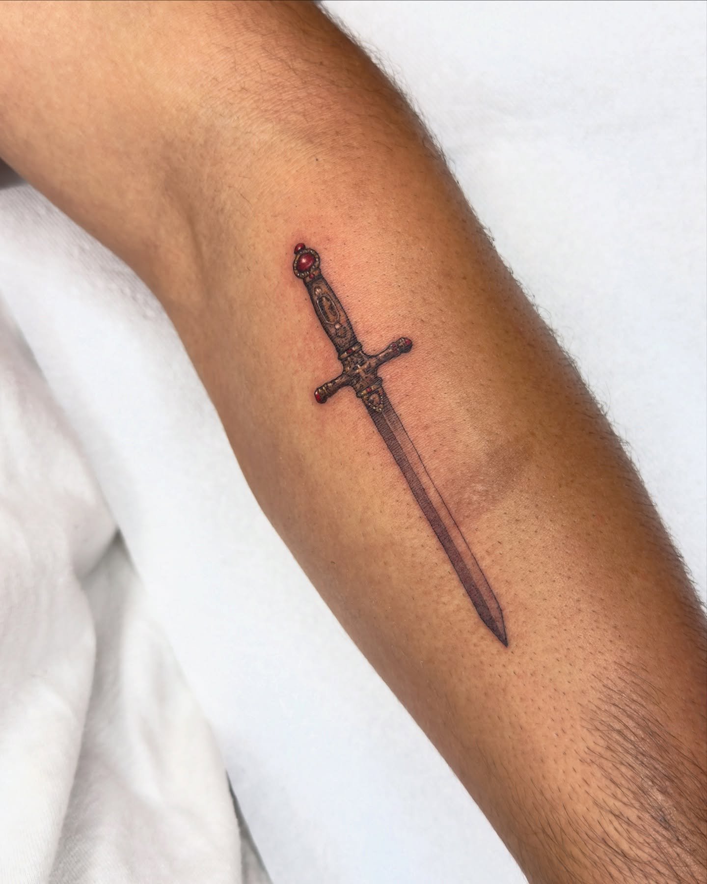 Got to make a tiny Gryffindor sword for @indystanley who plays for the @thesavbananas yesterday. Thanks again dude!

Which house are you? 

#harrypotter #harrypottertattoo #swordofgryffindor #tinytattoos #microtattoo #swordtattoo #savannahtattooartis