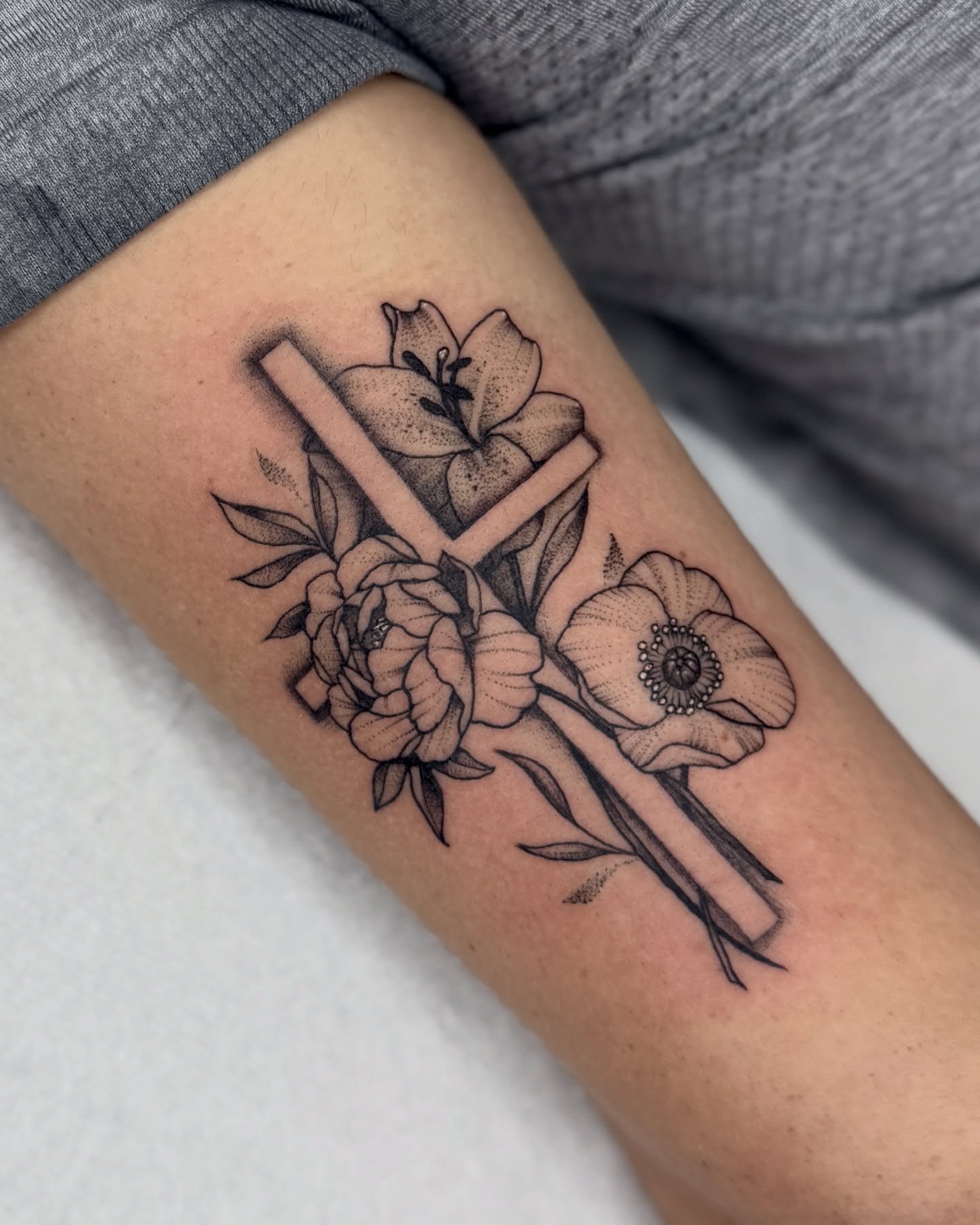 Her first tattoo &mdash; fine-line florals with a negative-space cross. Appreciate the trust! Thanks @its_kyliegodwin