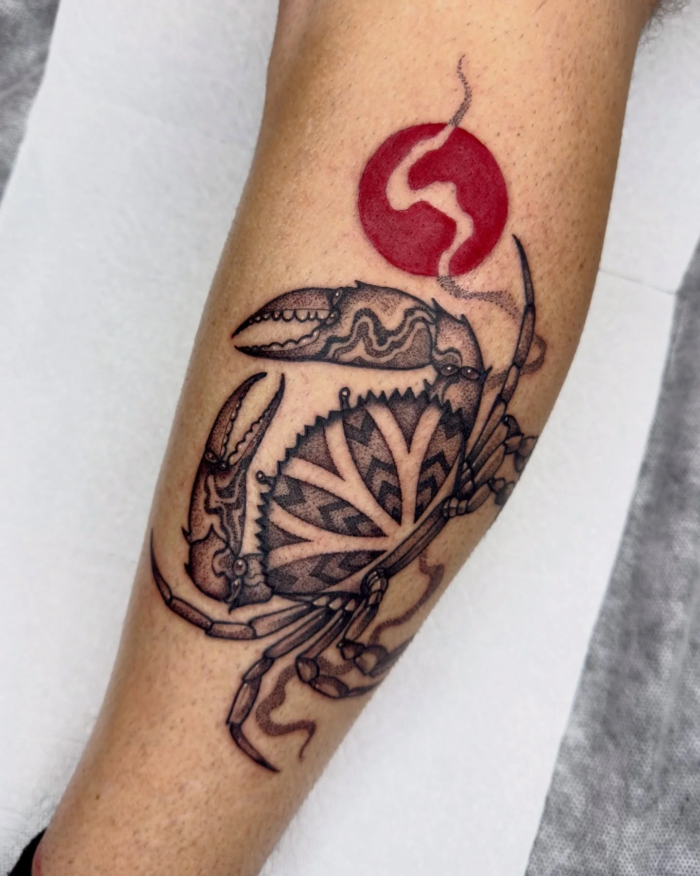 Got to make a funky crab for Cyrus today. Thanks for the trust dude that was a fun one!

#crabtattoo #savannahtattoo #savannahtattooartist #georgiatattooartist #dotwork