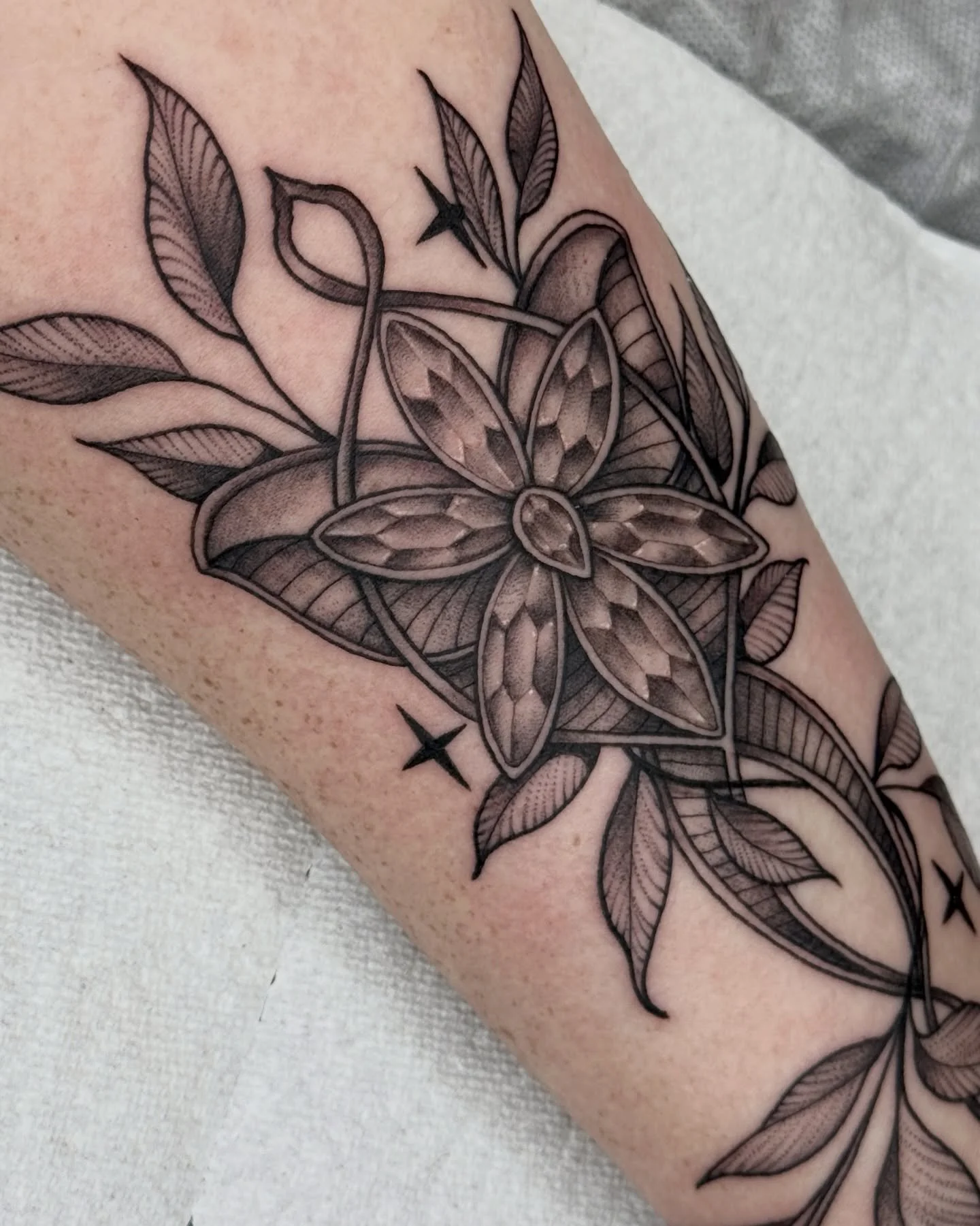 Arwen&rsquo;s Evenstar from The Lord of the Rings 

Thanks again, Mallory! 

#Evenstar #LOTRTattoo #Tolkien #FandomTattoo #Arwen​​​​​​​​​​​​​​​​