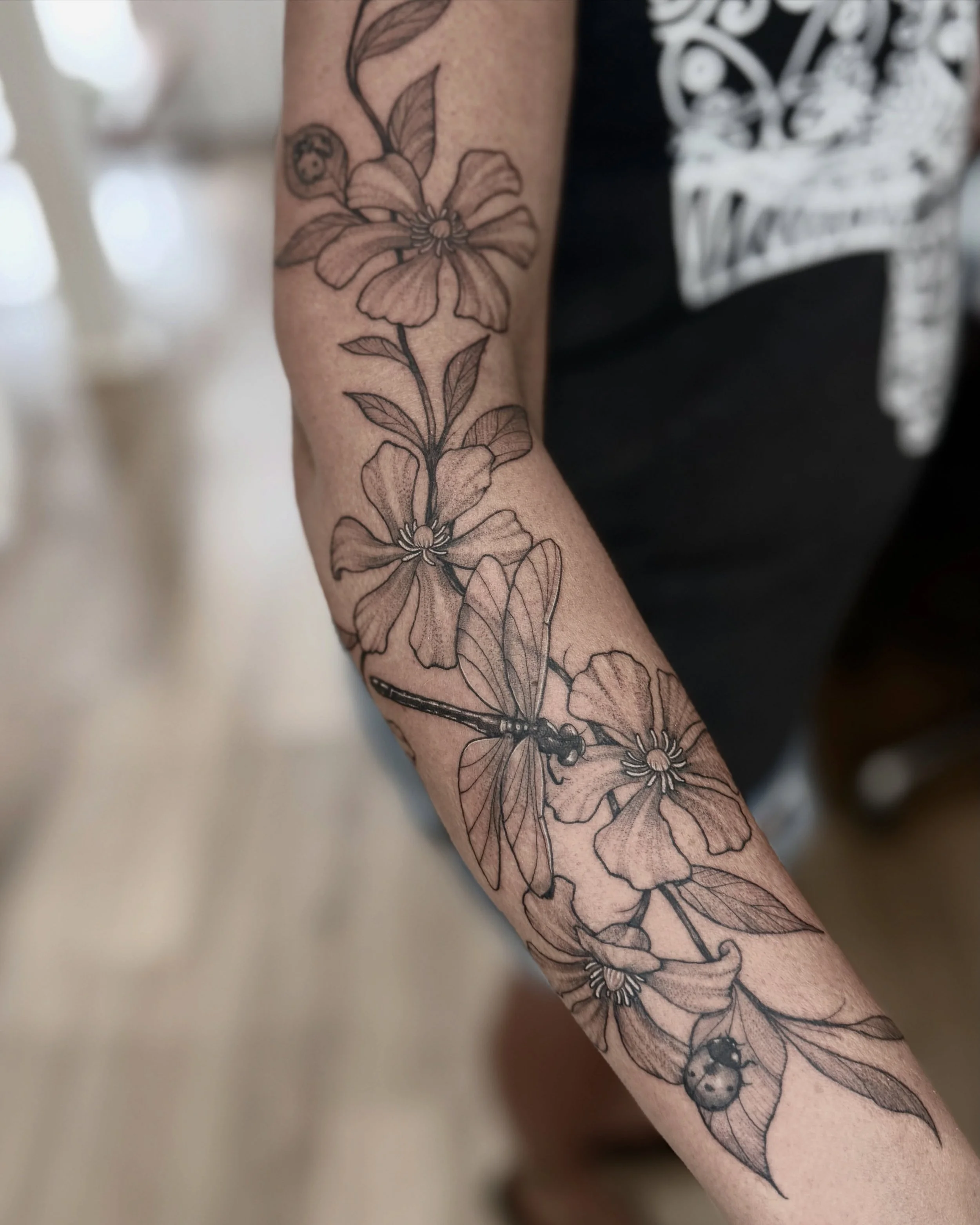 Dragonfly, the hero of the backyard, the eater of the mosquito. Also, some vining clematis and a couple of ladybugs.

Thanks again Tiffany!

#dragonflytattoo #savannahtattoo #savannahtattooartist #georgiatattooartist #blackworktattoos