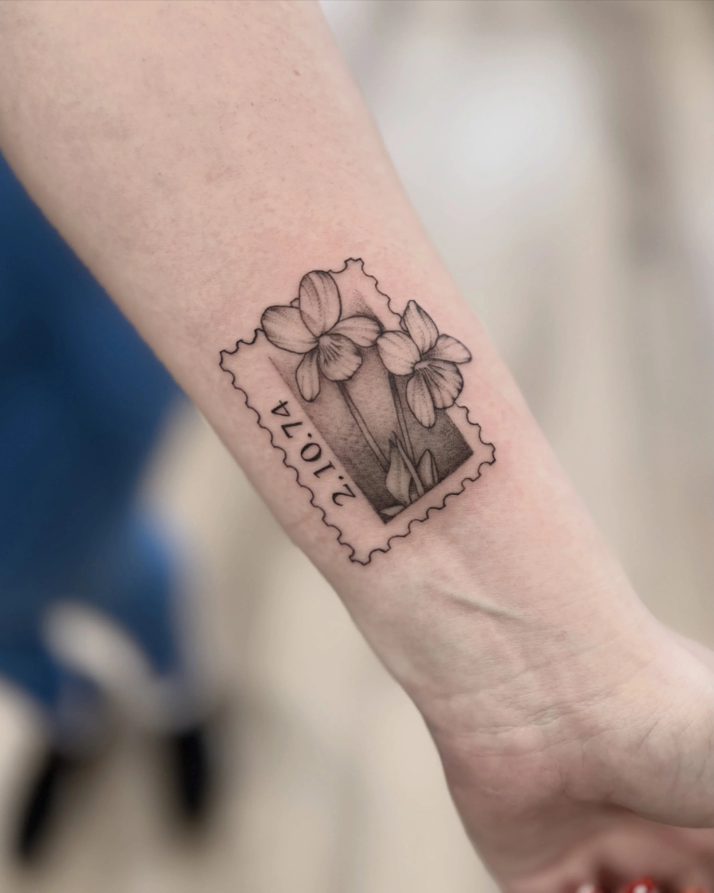 a memorial for her mom 

I was honored to make this little violet postage stamp for Morgan today. It means a lot to me to be trusted with such meaningful tattoos.

Booking is open and I have some spots in August available, please let me know if I can