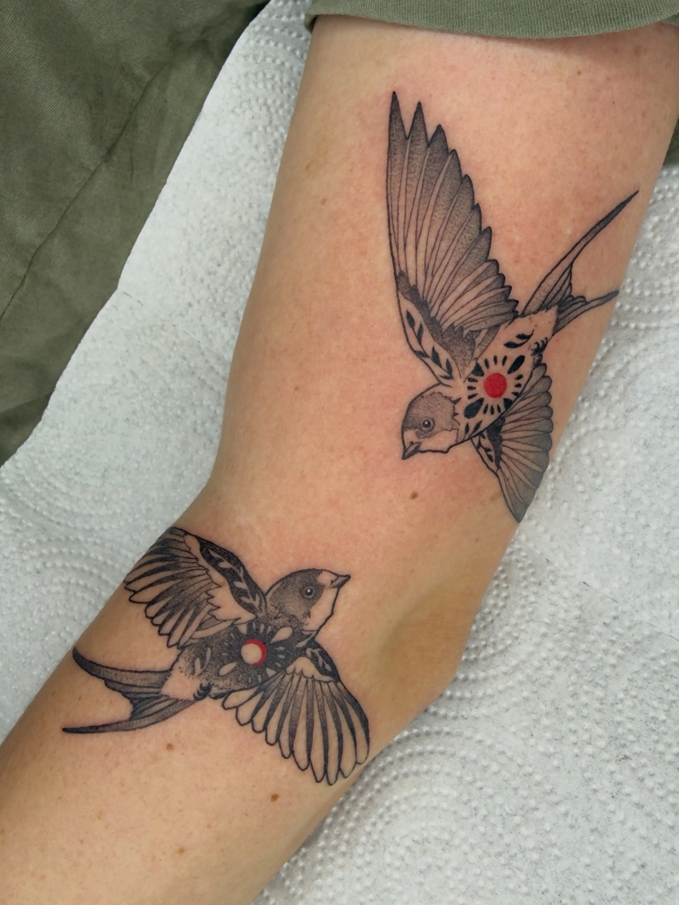 swallows for her kids 

Thanks again Kaitlyn, I&rsquo;m honored to make your first tattoo

I have some days available in October