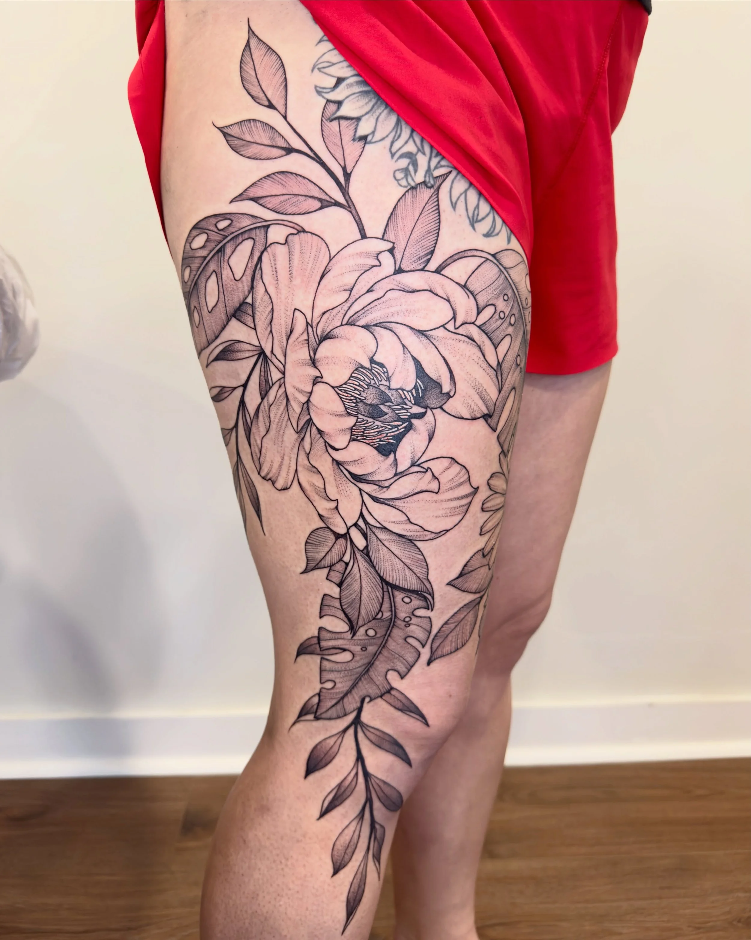 Leg piece for Alyssa. This one was freehanded on, swipe to see the pen drawing before we tattooed it. we&rsquo;ll be adding more to this to create a full sleeve.

thanks again I really appreciate the opportunity and the trust

Currently booking Novem