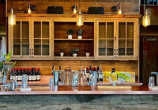 We can bartend out of nearly anything. In this case we had a full bar to serve cocktails! 
#prideinourpour 

&bull;DM for bookings or via our website. 

#privatebartender #cocktailcatering #mobilemixologist #mobilebar #weddinginspiration #weddingbar 
