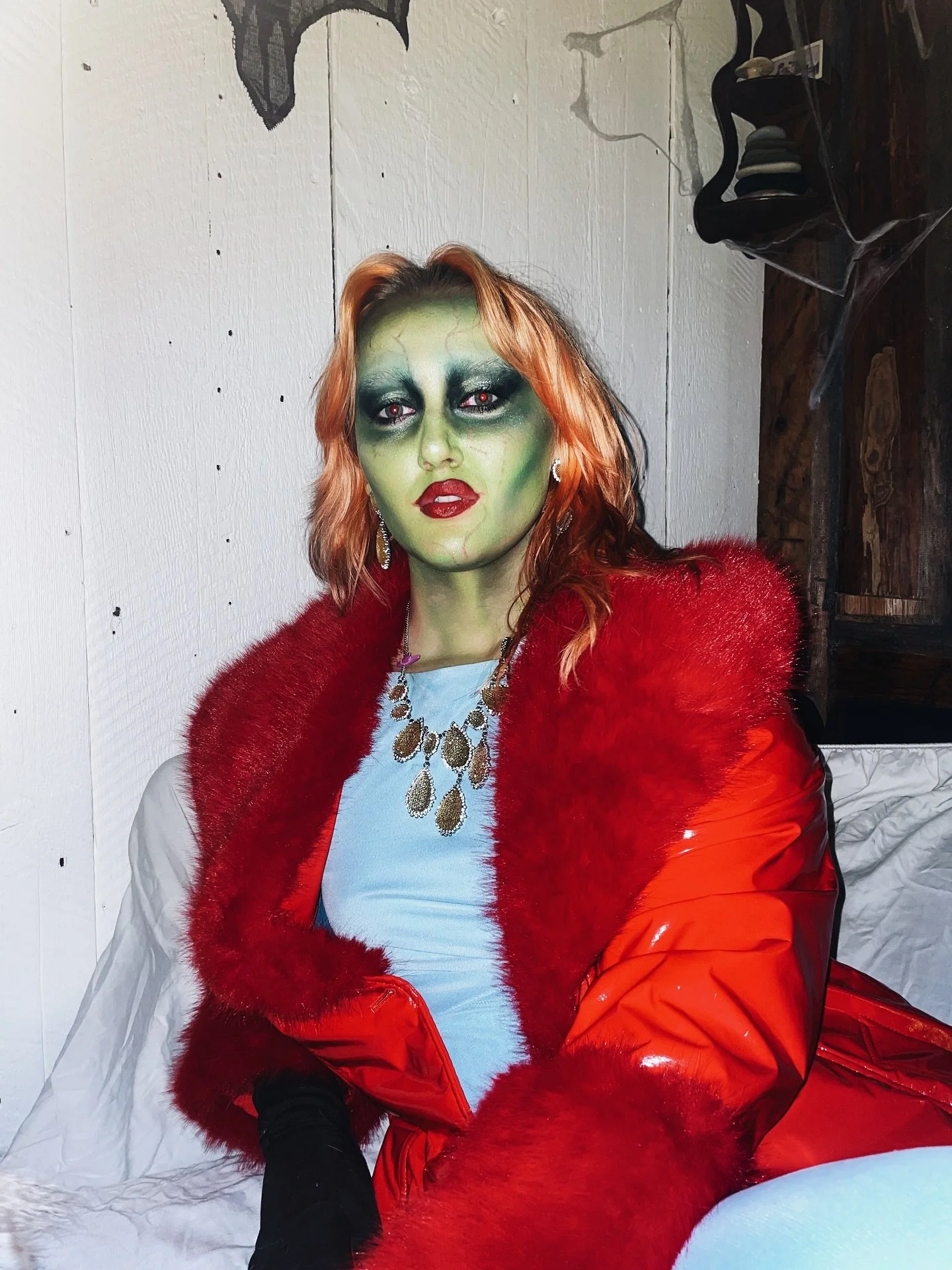 Un Halloween remplie d'amour et de golden 🐍

Makeup de @pascaleparadis.musique et le mien done by me 💅🏼
Decorations et fabuleux party de @rosaliebonenfant la queen de l'Halloween 👻