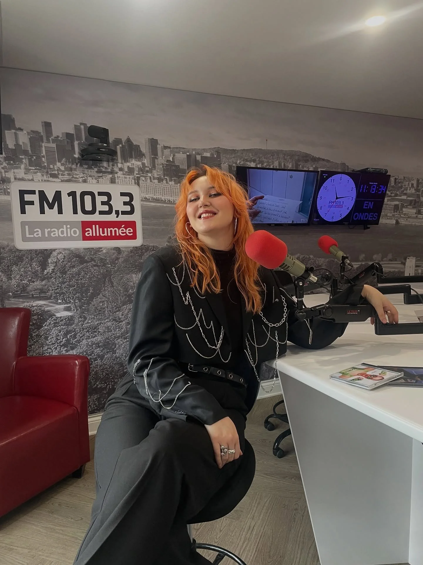 Dimanche dernier, j'ai eu le bonheur de passer &agrave; l'&eacute;mission R&eacute;alit&eacute;s LGBTQ+ sur les ondes de @fm1033 avec @simonbarbz 🌈✨

Un super beau moment pass&eacute; &agrave; jaser de mon histoire, mon identit&eacute;, de pop icons