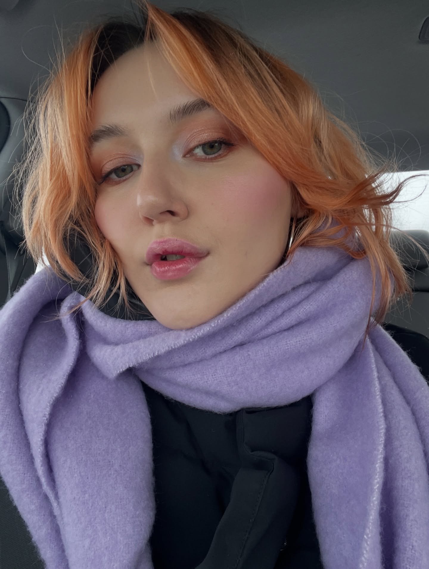 Hello 2026 🥂✨

Je me suis bourr&eacute;e la face de dessert, j'ai dans&eacute;, j'ai fait le party et JE SUIS PR&Ecirc;TE pour la belle et grosse ann&eacute;e qui s'annonce 🥹

Attention, y'a une autre vague Roselle qui s'en vient vous pogner de ple