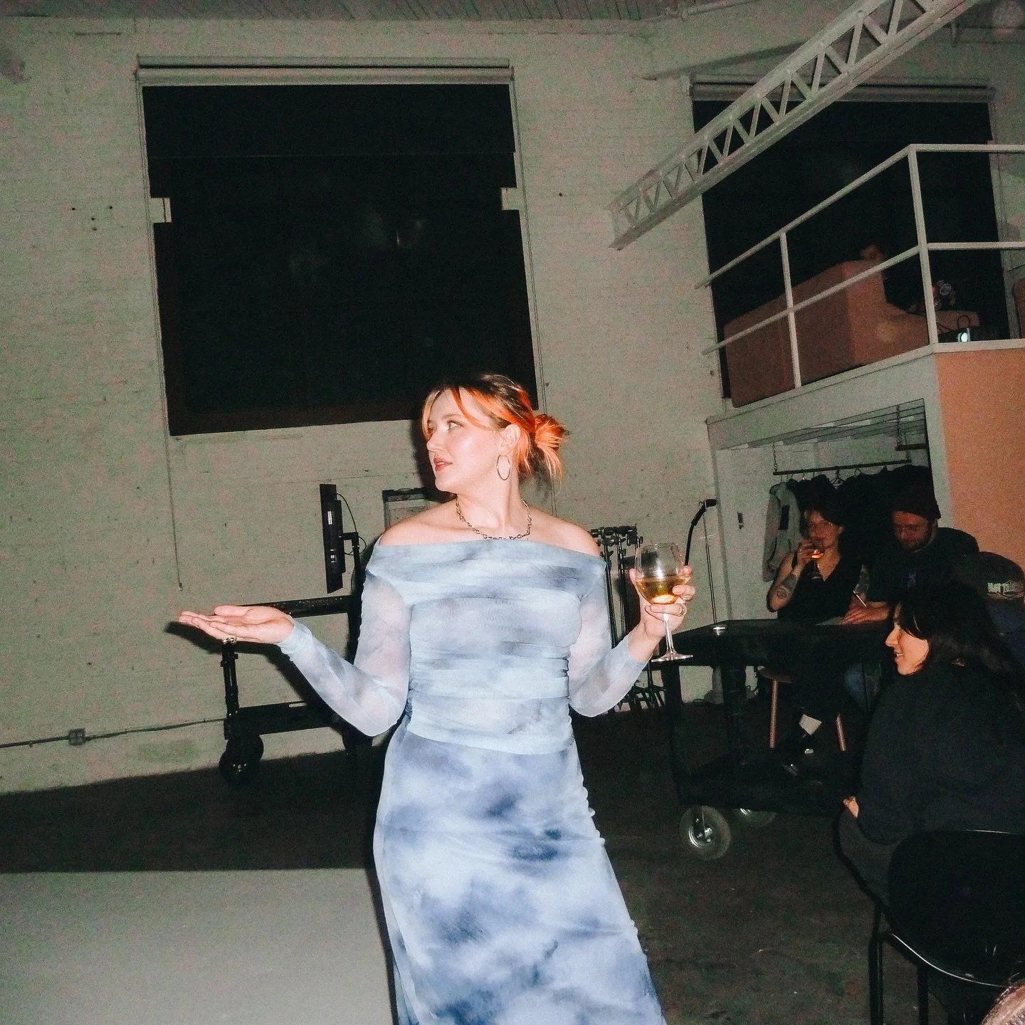 Ma f&ecirc;te + le EAU SAL&Eacute;E private release party 🥂

C'est &ccedil;a qui arrive quand on sort son album la semaine de sa f&ecirc;te, on prend le temps de c&eacute;l&eacute;brer les deux en m&ecirc;me temps ♓️

Merci &agrave; tou.te.s mes ami