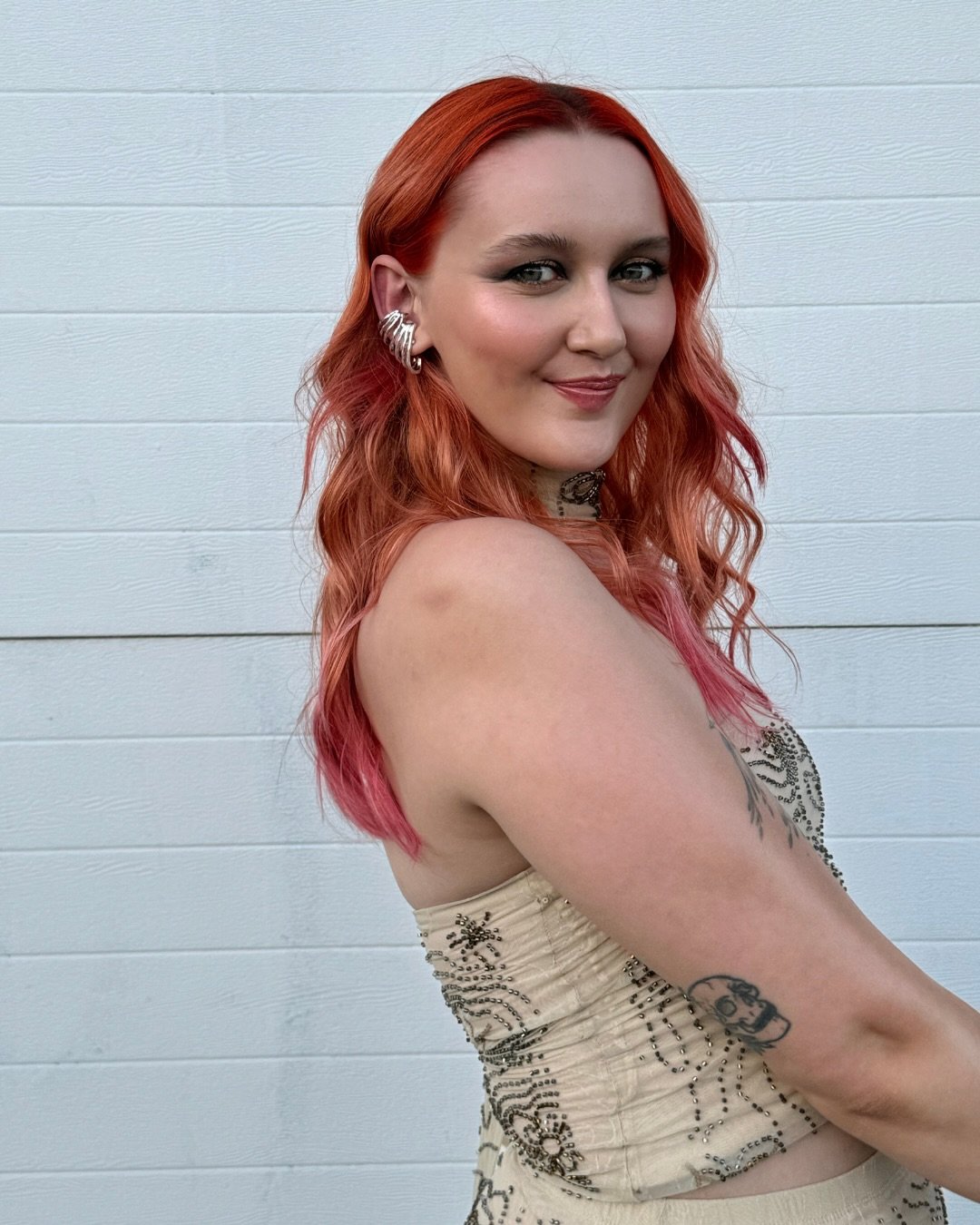 Woah &ccedil;a fait d&eacute;j&agrave; plus d&rsquo;un mois que mon deuxi&egrave;me album, mon nouveau b&eacute;b&eacute; EAU SAL&Eacute;E est sorti 🥹
J&rsquo;ai fait le tour des moments marquants des sorties des chansons de cet album, j&rsquo;ai re