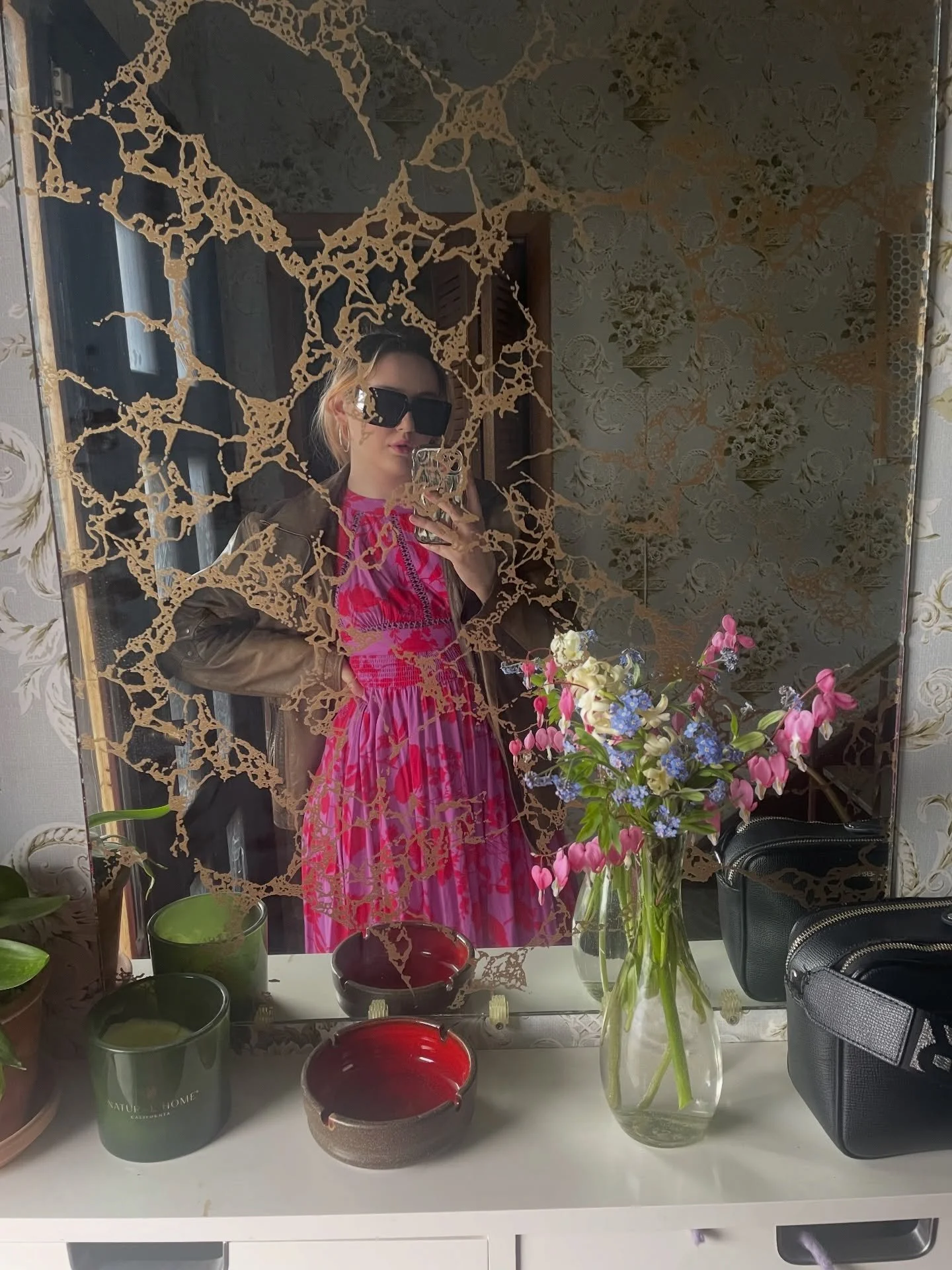 Updates 2 MOIS 🏠

Les derni&egrave;res semaines ont &eacute;t&eacute; remplies de travail, de sorties, de travaux et de fleurs 💐
Je me sens un peu mieux dans la nouvelle maison depuis qu'on a pass&eacute; le cap du 1 mois. 

On s'habitue au nouvel 