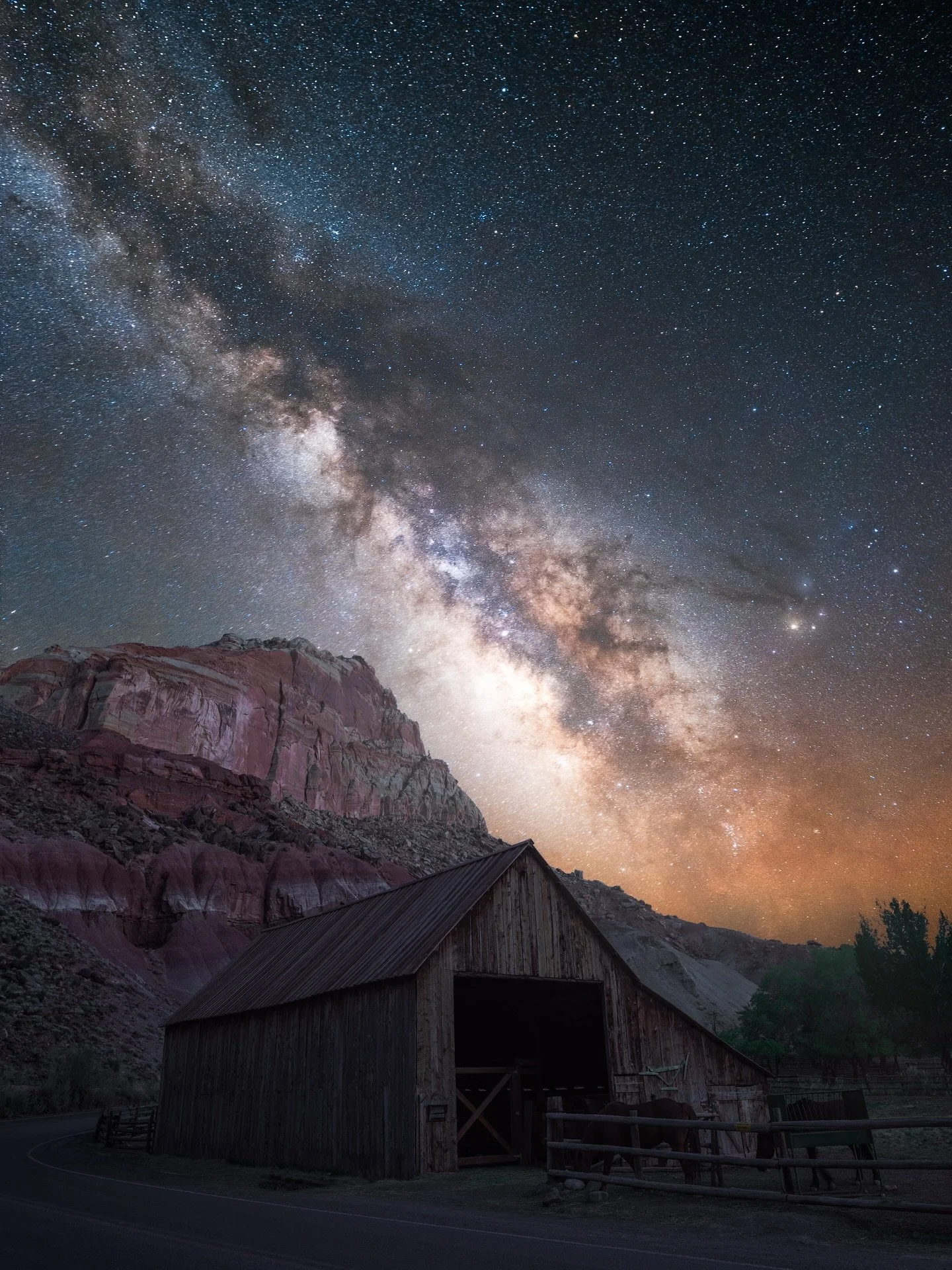 It&rsquo;s almost time to go take pictures of stars again ⭐️ 
I firmly believe that everyone should experience a night sitting out in the middle of the desert staring at the stars.  Especially in a dark sky area.  There&rsquo;s Absolutely nothing lik