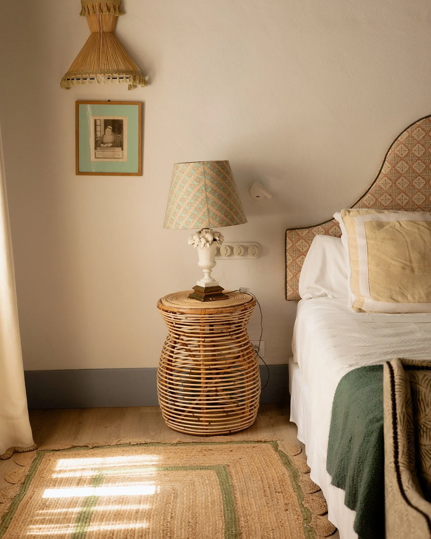 Our first recommendation in the Menorca Travel Guide: the beautiful Cristine Bedfor in Mah&oacute;n.

Thoughtfully curated, full of character, and truly one of a kind.

Download the digital guide via L&rsquo;escale Voyage 🌼 link in bio.

#menorca #m