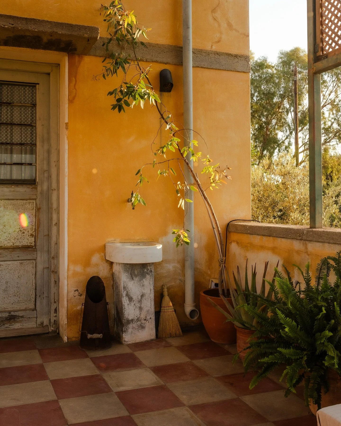 We just can&rsquo;t get enough of that place.. @theamberhouses 

#travel #travelphotography #aegina #greece #island #amberhouse #interior #interiordesign #stay #uniquestay #guesthouse #traveling #traveling #travelguide