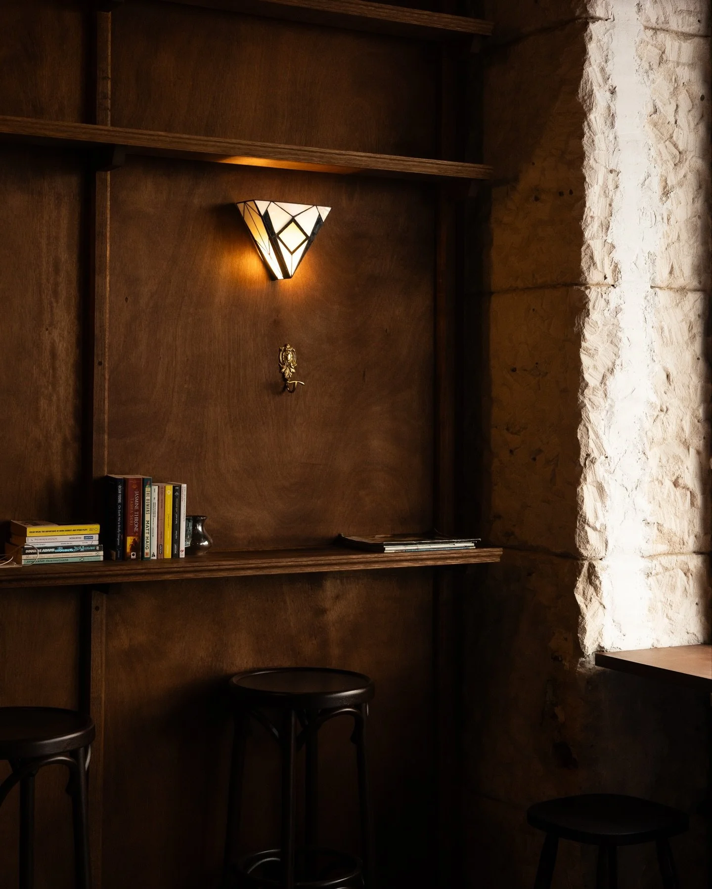 Taxiphone is the new caf&eacute; in Goutte-d&rsquo;Or, darker tones, low hum of energy, in a small space. It stands apart from the usual wave of openings across Paris. 

The lighting is moody, and the vibe is intimate but buzzing, with vintage touche