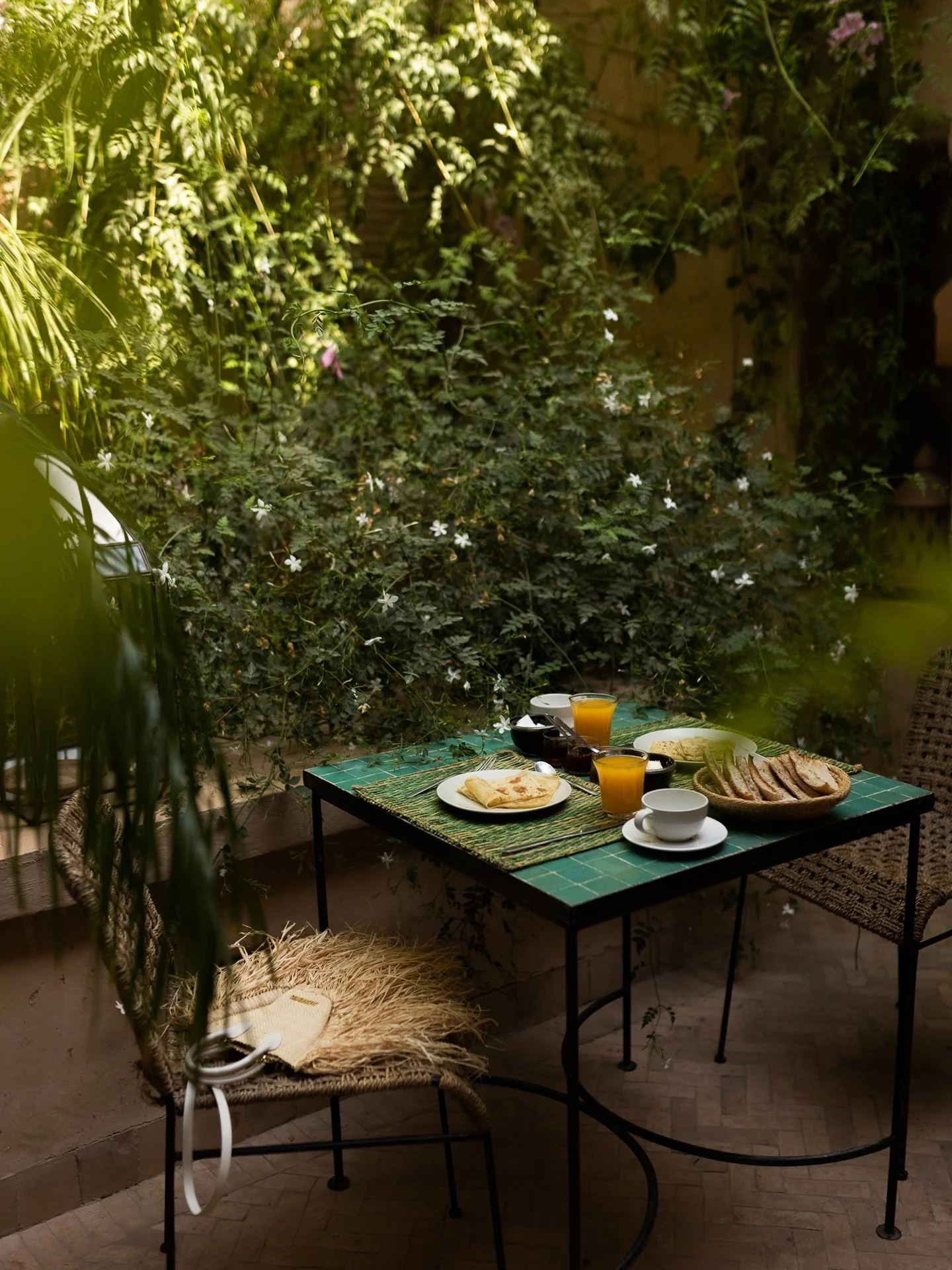 50 shades of green
 Stays around the world serving their own version of the green mood:

1. Dar Zahia, Taroudant
2. IZZA, Marrakech
3. Cristine Bedfor, Menorca
4. Beldi Country Club, Marrakech
5. Boulevard Leopold, Antwerp
6. H&ocirc;tel Observatoire