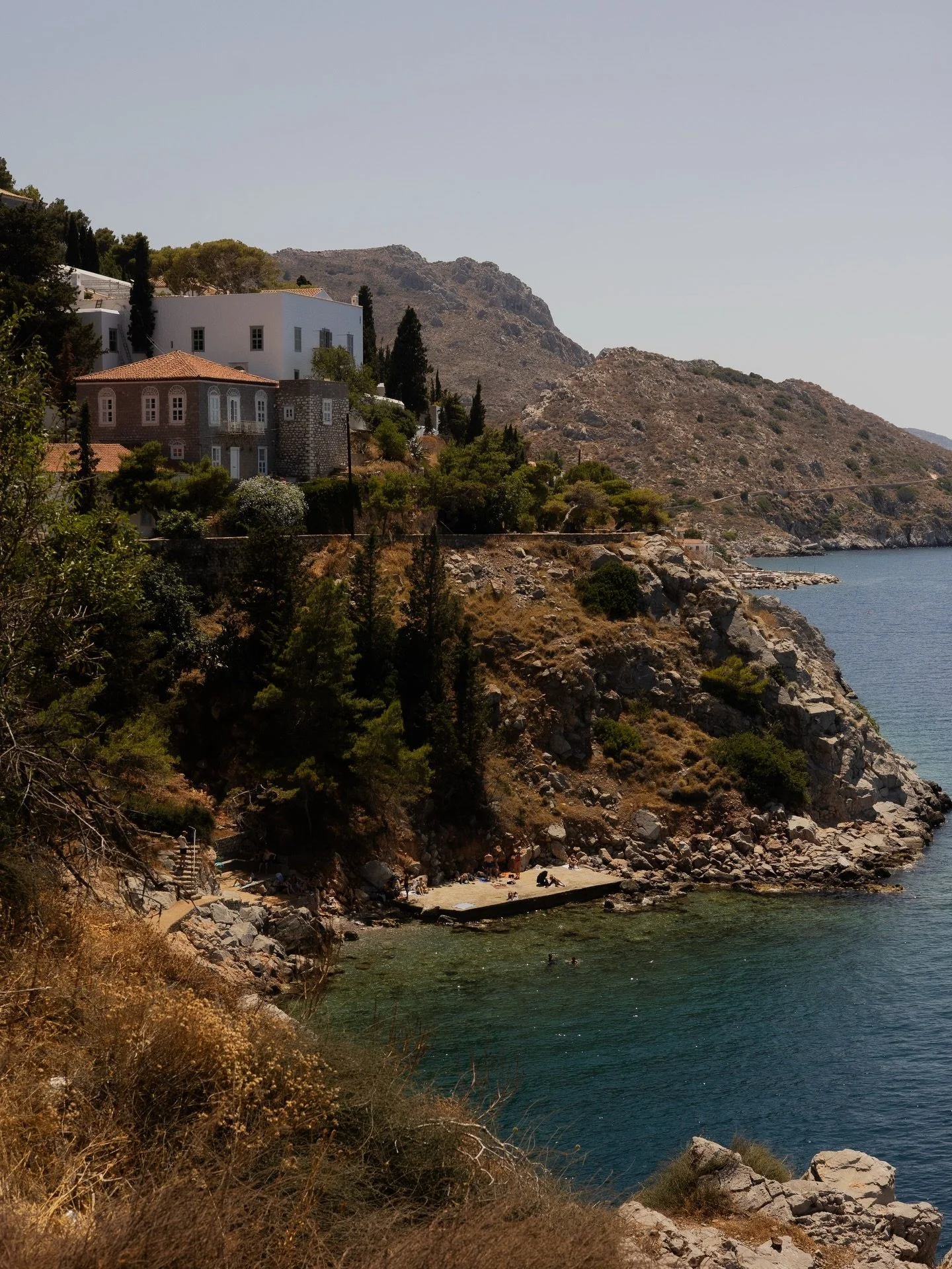 A little reminder: in a few months, Hydra will shine like this.

#hydra #travelguide #travel #islandlife #travelcommunity