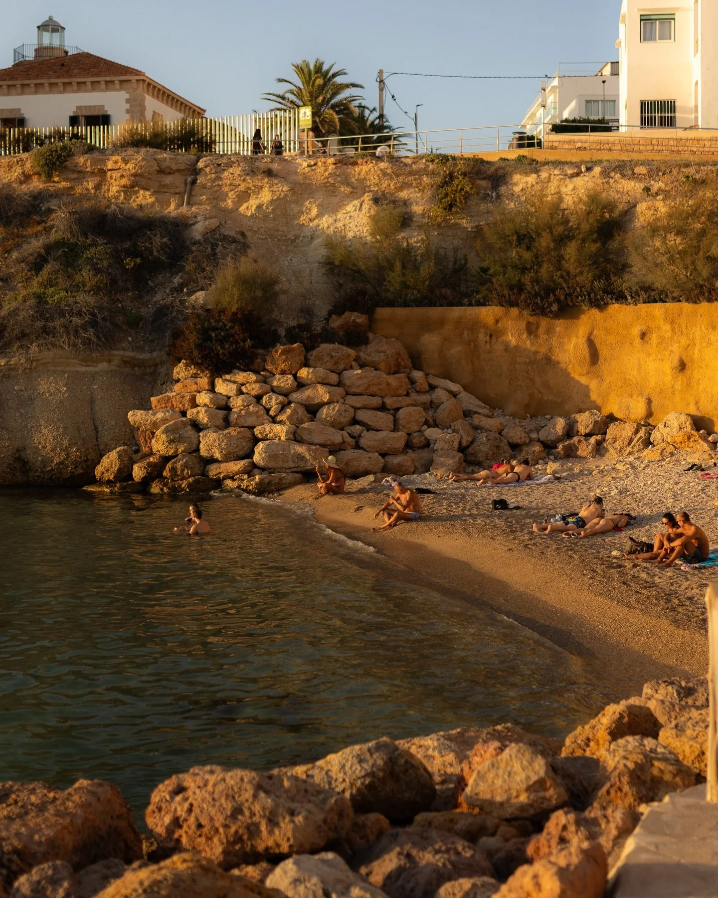 The island that was.

Salt on skin, eyes on the sea.

Long before the superclubs and summer crowds, Ibiza was a quiet Mediterranean island where fishermen, artists and travellers gathered along the shore. In the 1960s and 70s, painters, musicians and