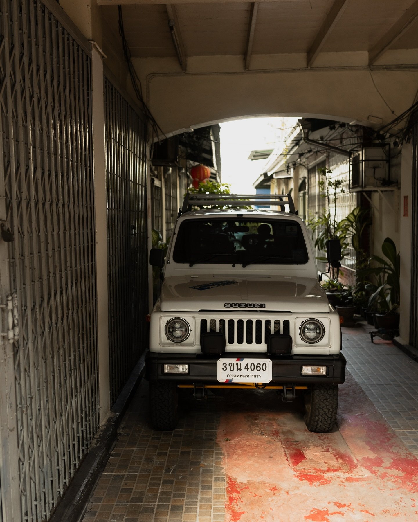 Bangkok on a roll: street corners, moving plates, pieces of what we see 🎞️ 

#bangkok #travel #travelguide #bangkoktravelguide #travelphotography