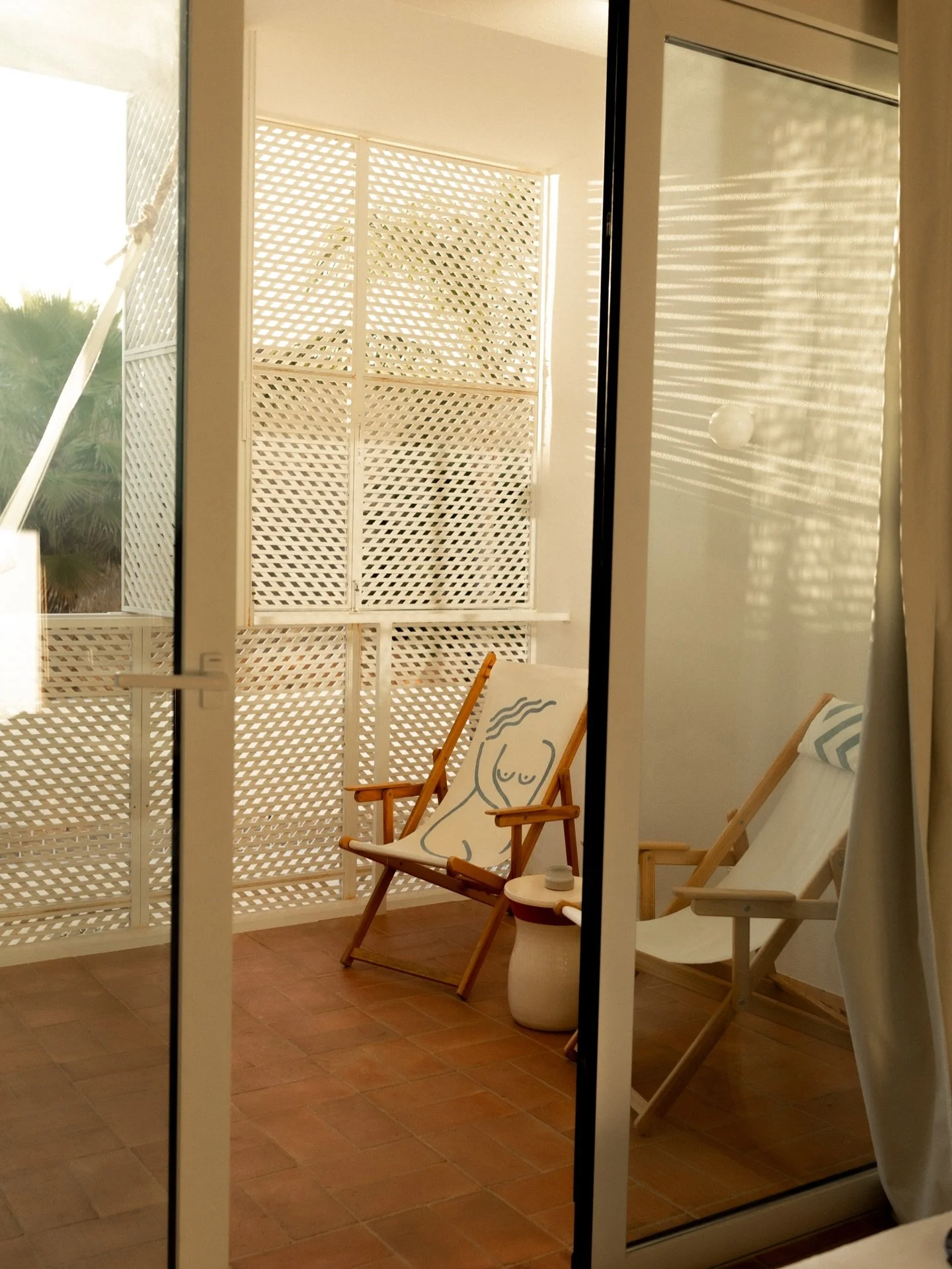 On our road trip from Lisbon down to the Algarve, we checked out a bunch of places to stay, not for us, but to build a travel guide that makes exploring this stunning region way easier.

Top of our list in Lagos is @casamae . This boutique hotel is s