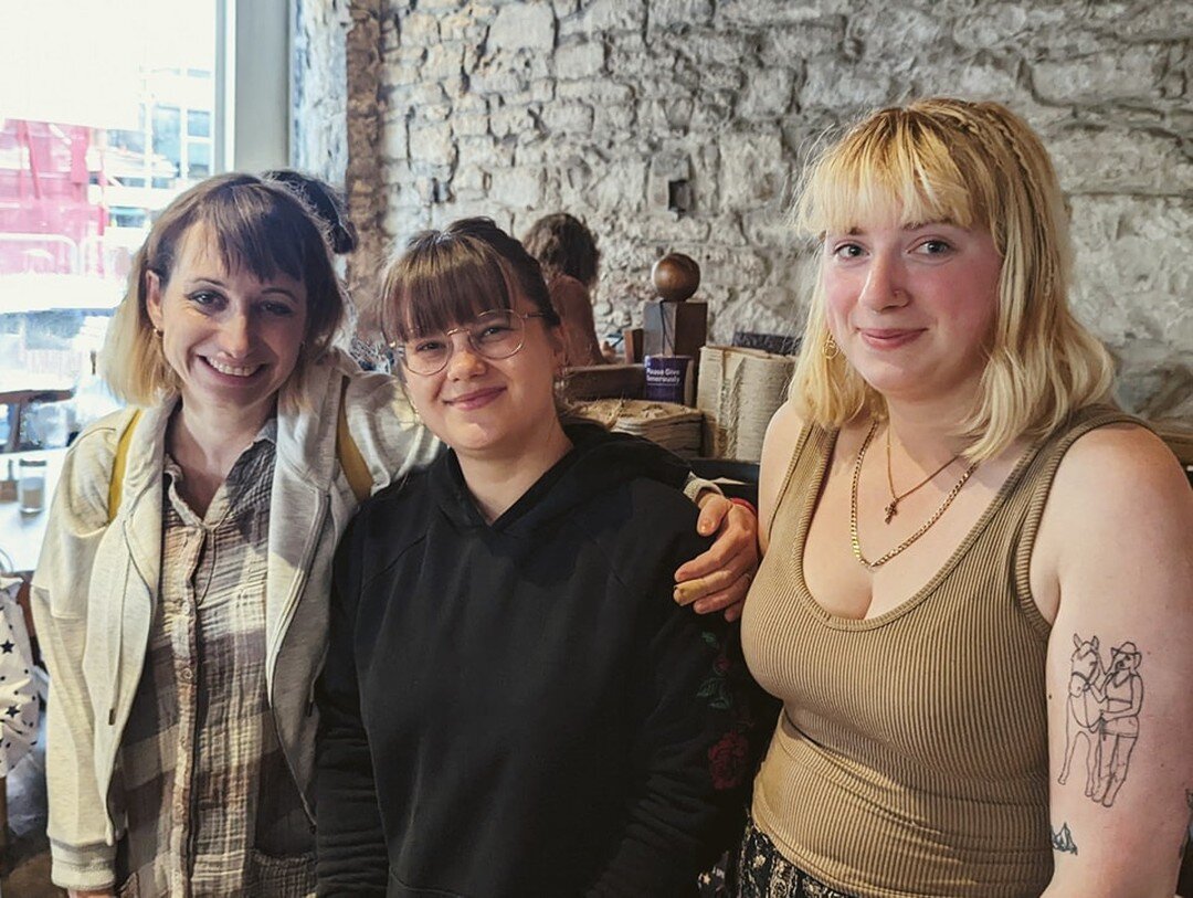 Earlier this week the infamous, Isy Suttie popped in for a coffee. We were all a lil' starstruck 🥰
.
We'd shout out her show but Isy's just at the fringe for fun this year. Finger's crossed she makes a return for 2023!
.
Question is though, what's e