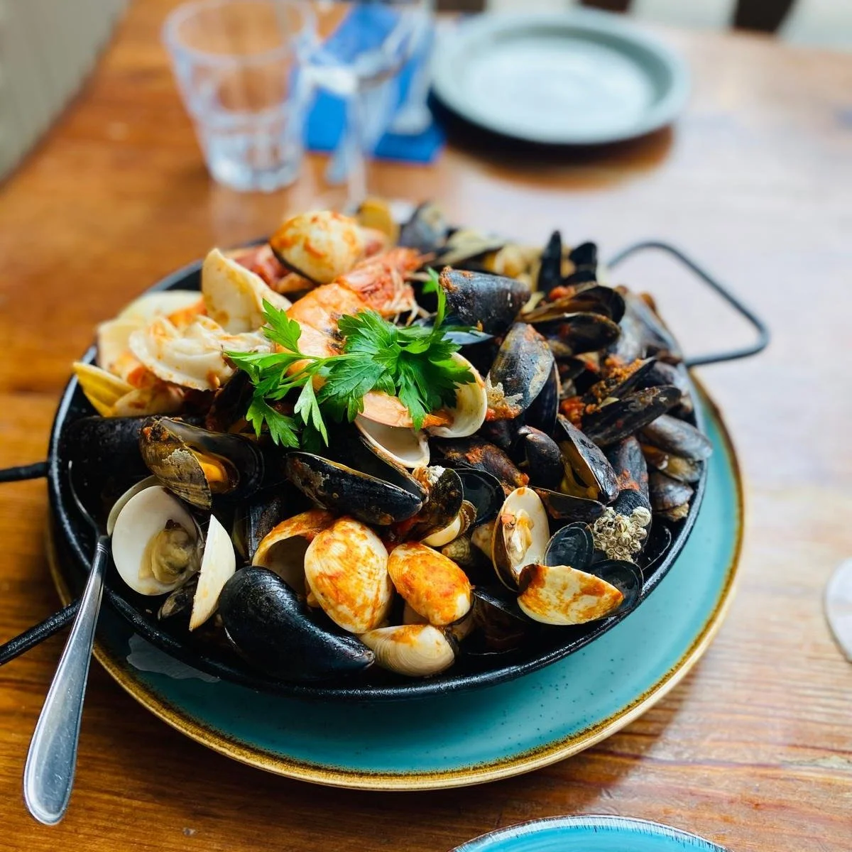 Ihr wollt Muscheln? Wir haben sie. 🔥

#lasepia
#lasepiahamburg
#Muscheln
#muschelessen
#Miesmuscheln