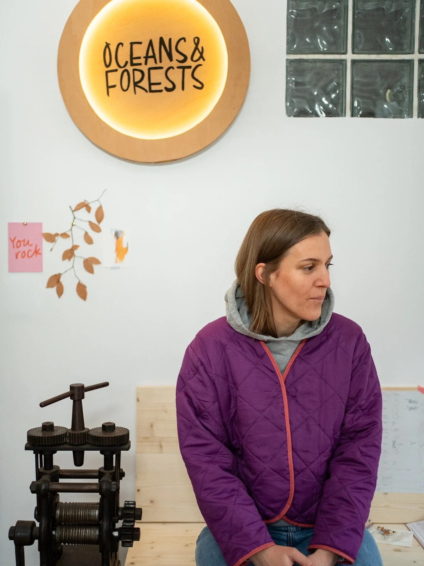 Leute hier ist ein geiles (fast) Einzelst&uuml;ck 💜 Es gibt nur ein Paar davon! Die Steppjacke ist aus einem gerettetem Stoff aus einem Secondhand shop in Cornwall. Gen&auml;ht hier von mir in Pforzheim. Schnitt by me as well. 

Super als &Uuml;berg