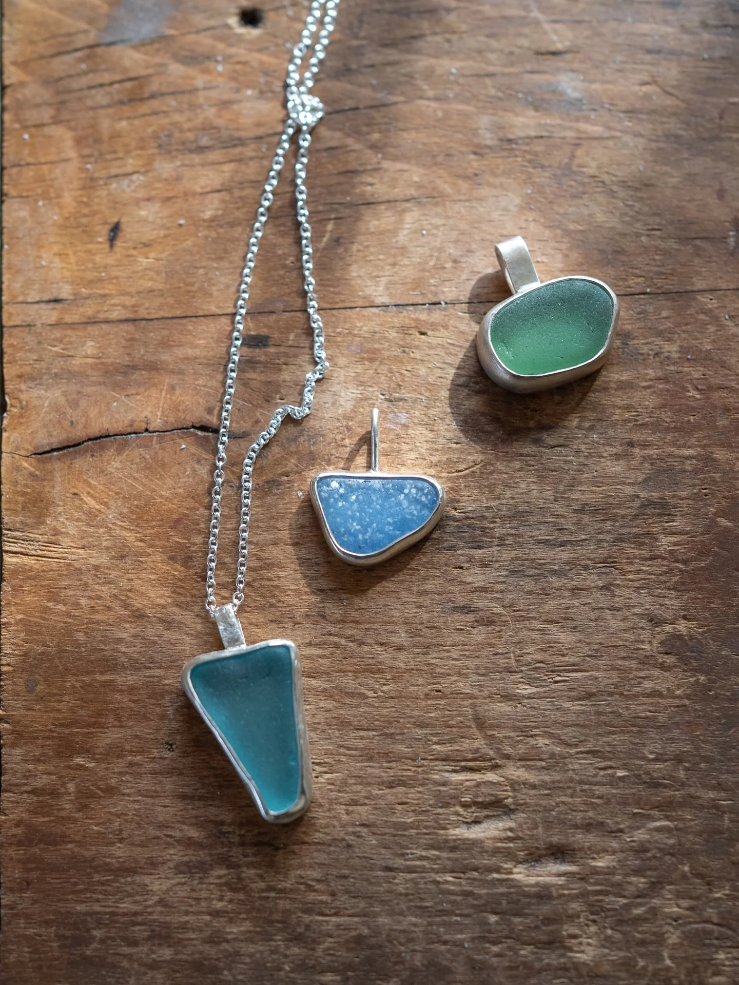 These colors 🤩

Seaglass Anh&auml;nger im Shop. It starts with the fact that they shouldn&rsquo;t be in the sea.  But they are and i can make it visible that we have to take care of our nature. 
So most of the times when we collect Seaglass, we also