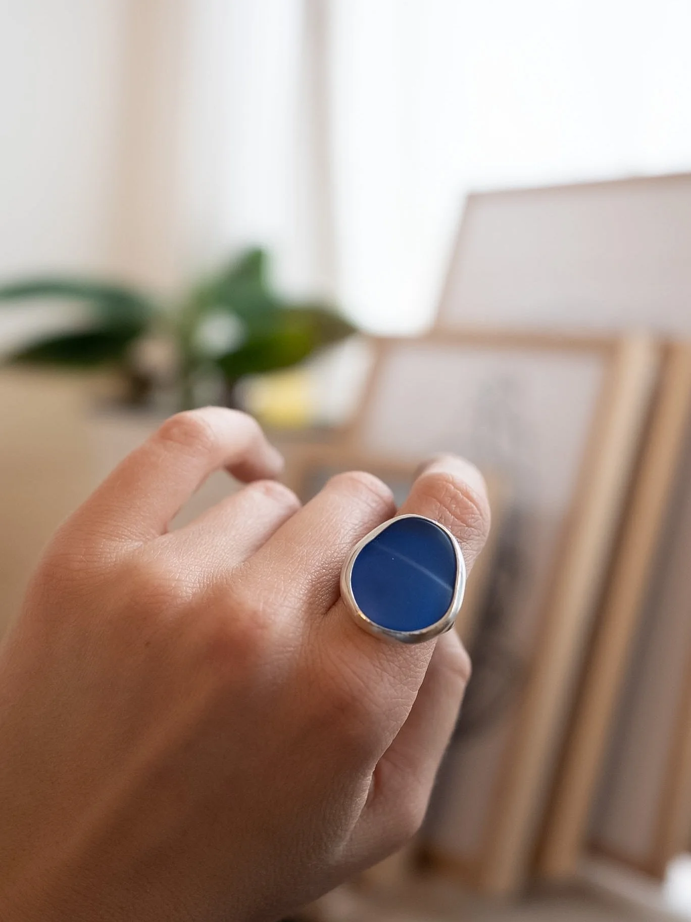 Ozean Unikate🌊 Diese Seaglass Ringe sind nur einmal zu haben✨925 Silber
Blau gro&szlig;: Gr&ouml;&szlig;e 59
T&uuml;rkis klein: Gr&ouml;&szlig;e 55
Gibt&rsquo;s im Shop! Noch🌞

✨Hi, ich bin Mia. Goldschmiedin &amp; Kreativschaffende. Bei mir gibt&r