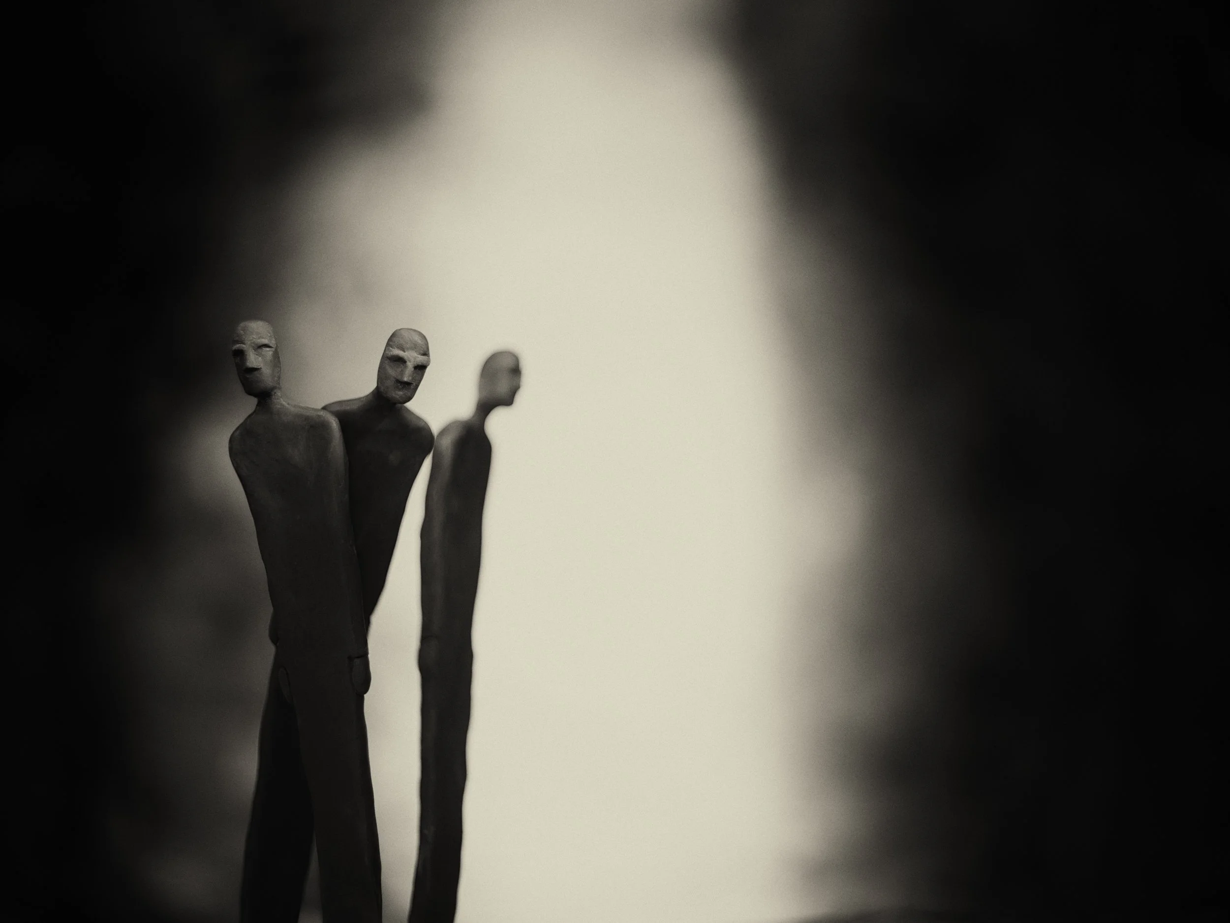 Tre menn vandrer