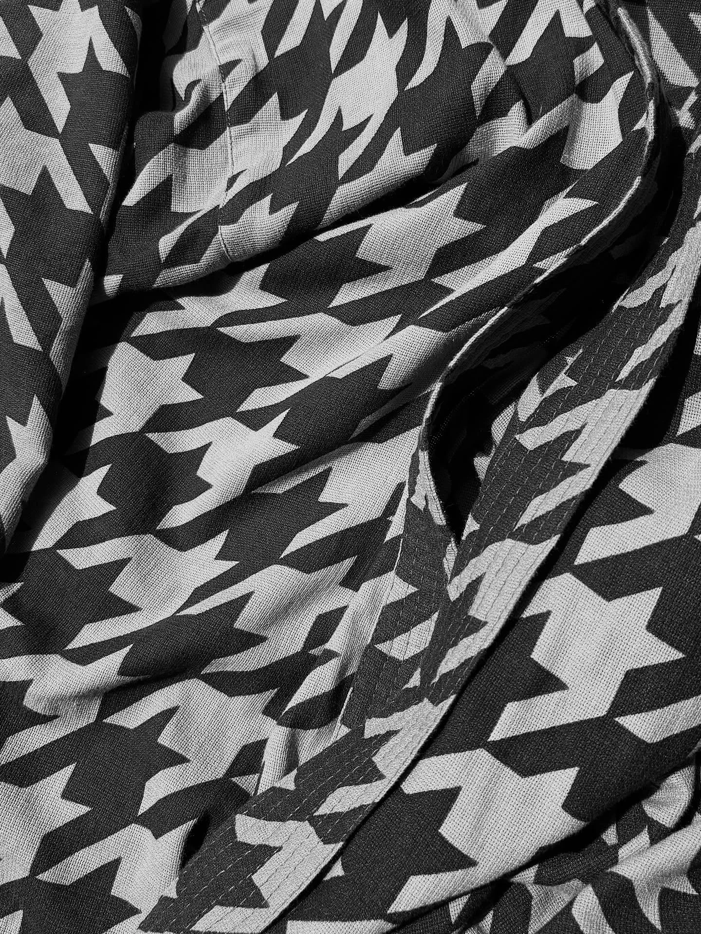 Twinning in the city. Summer in the city. First urban mission in our Sand Kimono &ldquo;Grey Edition&rdquo;. Dark grey/Light grey. Two shades of calm before the still shot.

Worn like a jacket. Styled like a statement. Tailored for those who don&rsqu