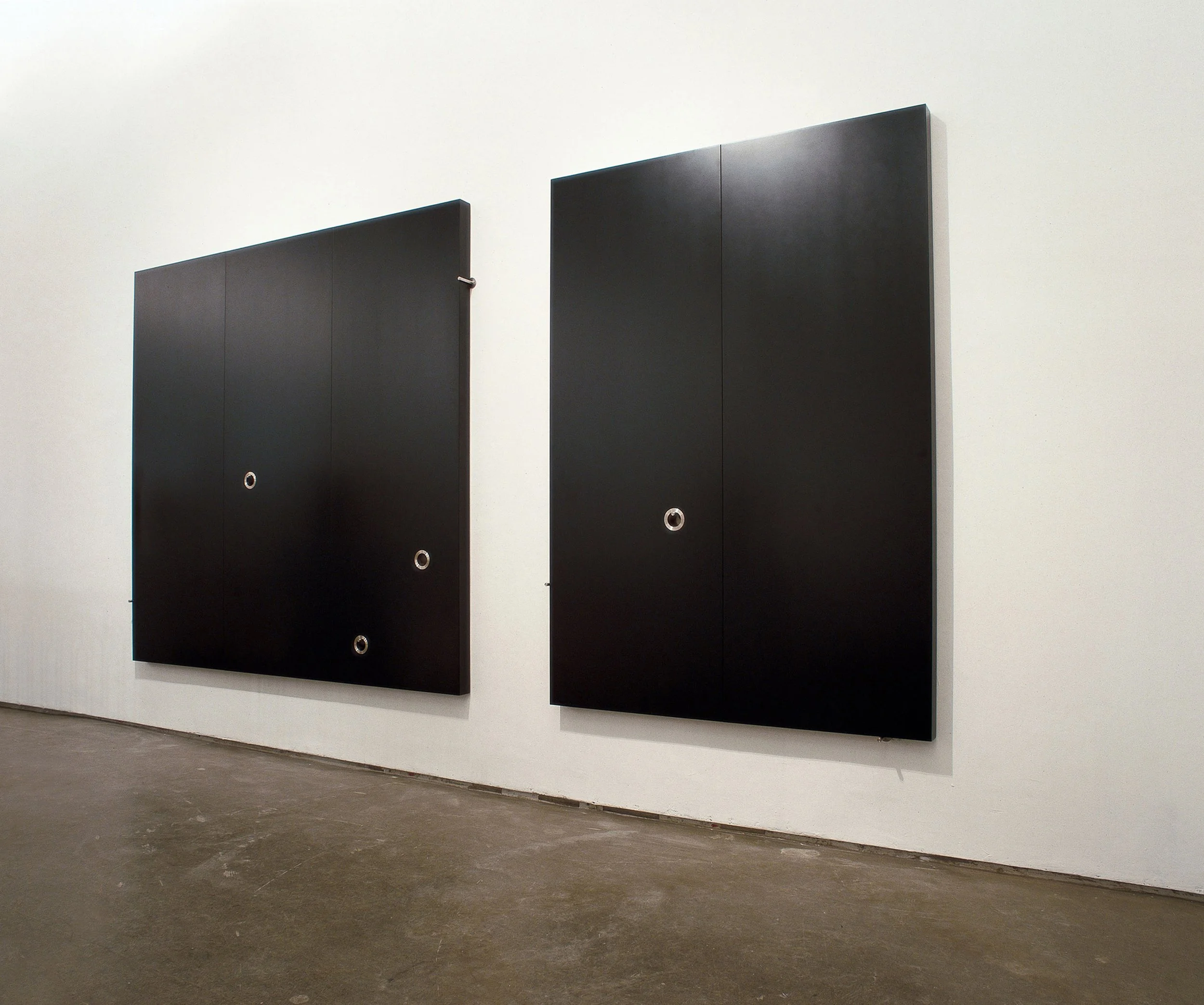 Amparo Tormo | Untitled, 2006 | 233 x 463 x 10 cm 