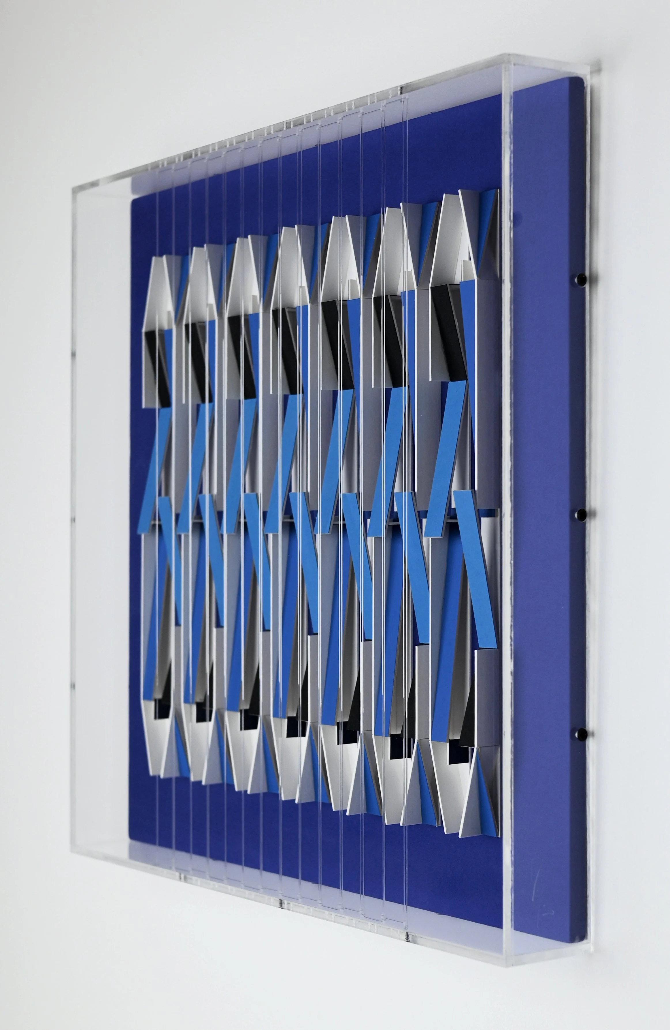 Robert Ferrer Martorell | Serie Estructures en construcció, 2025 | acrylic, wood, acrylic glass | 50.7 x 50.7 x 5.5 cm