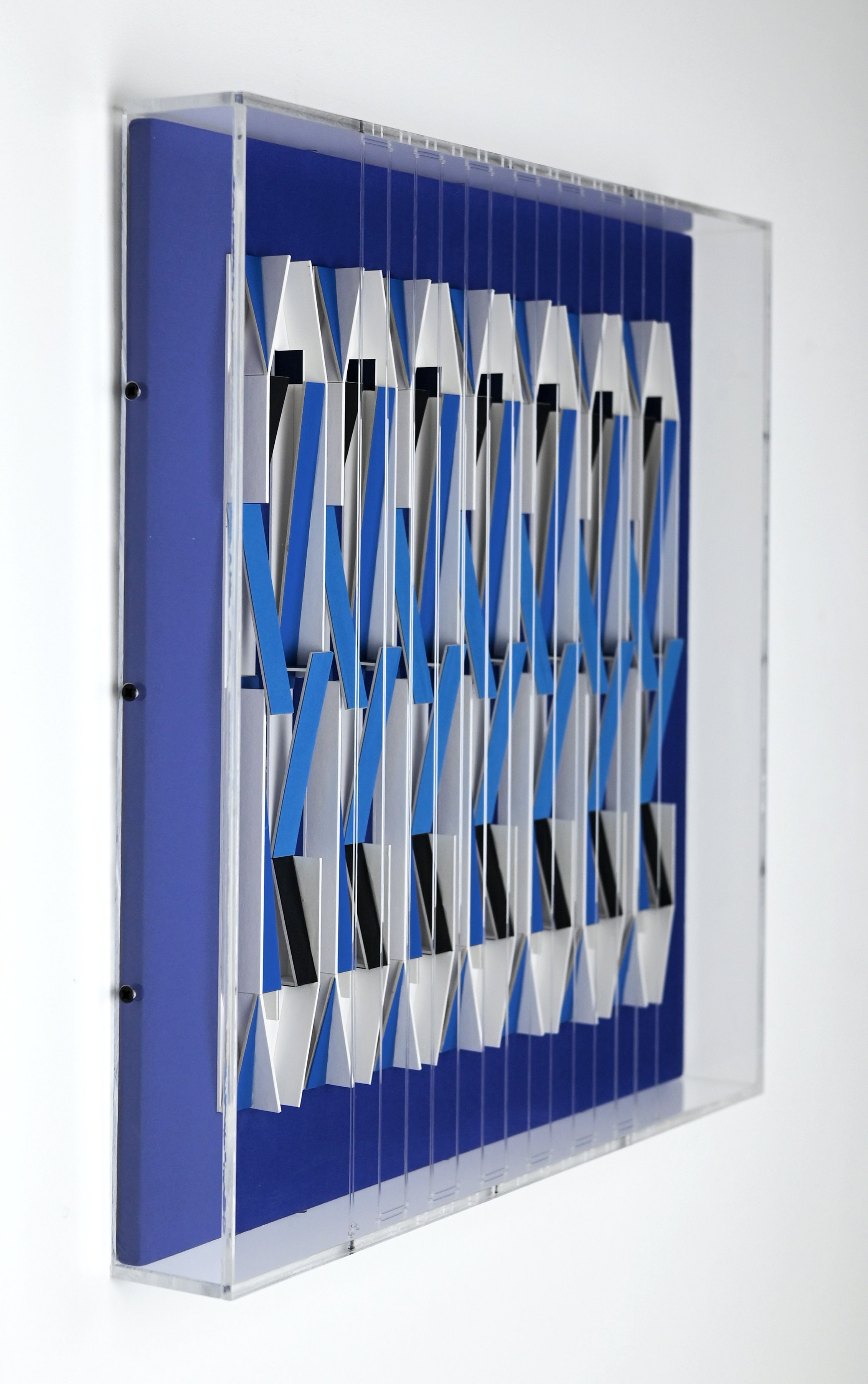 Robert Ferrer Martorell | Serie Estructures en construcció, 2025 | acrylic, wood, acrylic glass | 50.7 x 50.7 x 5.5 cm