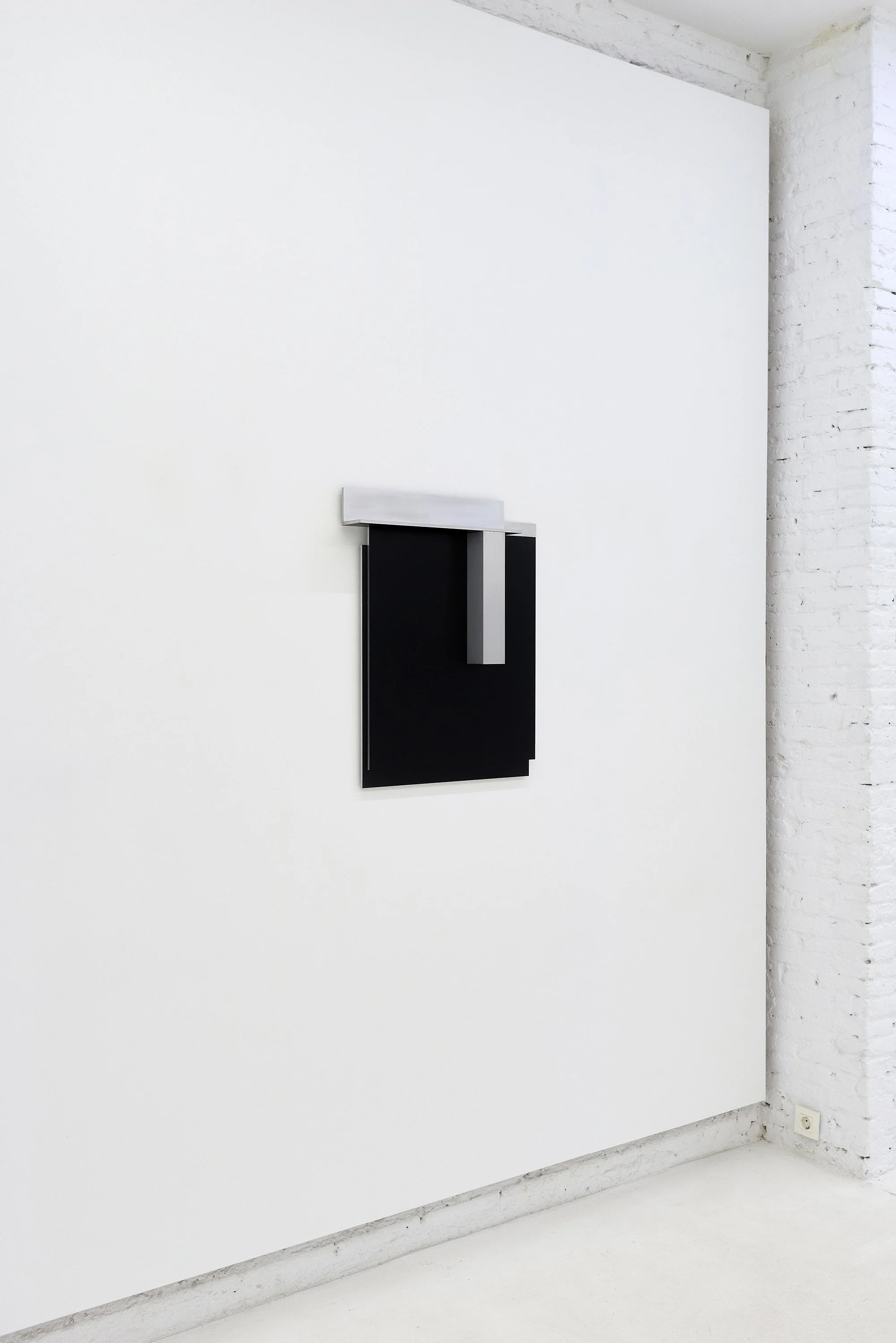 Amparo Tormo | Untitled, 2019 | aluminum and lacquered aluminum | 73,7 x 61,4 x 9,4 cm