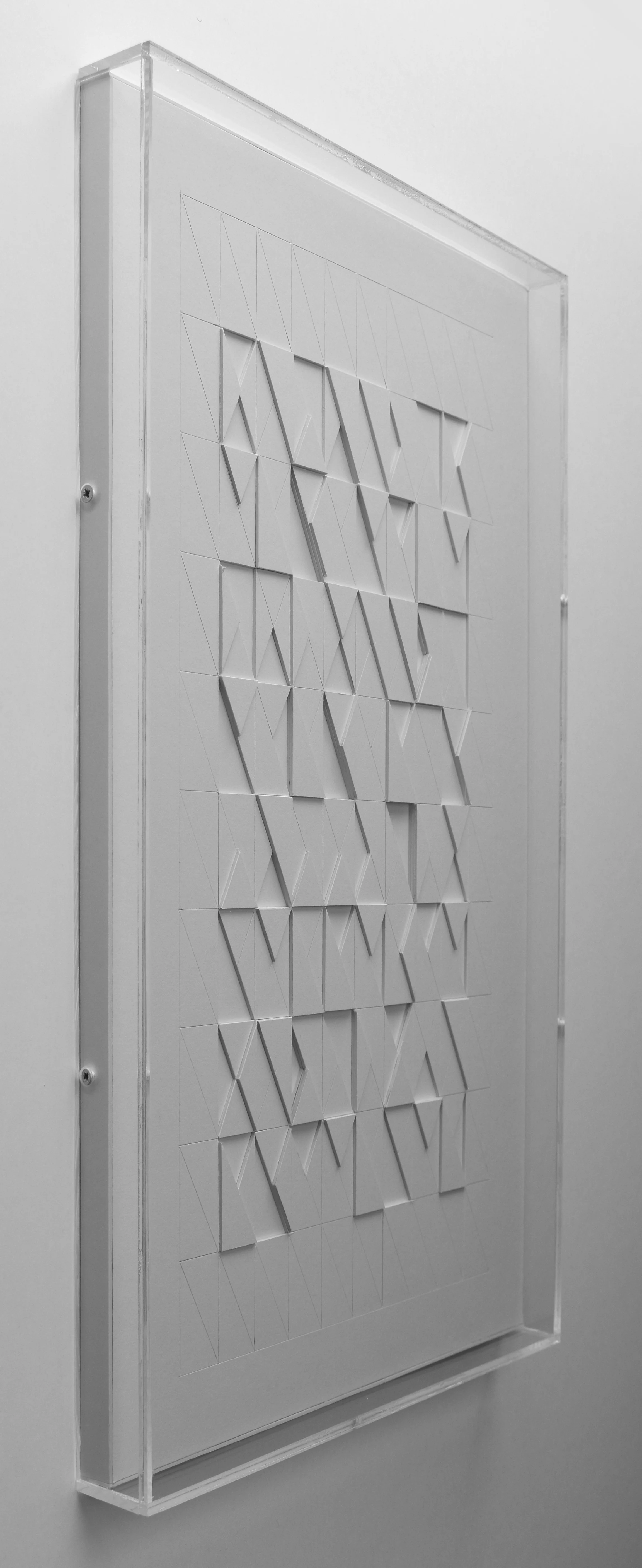 Robert Ferrer Martorell | Serie Estructures en construcció / Permutacions 392, 2020 | paper and acrylic on wood | 28.5 × 29 × 3.5 cm