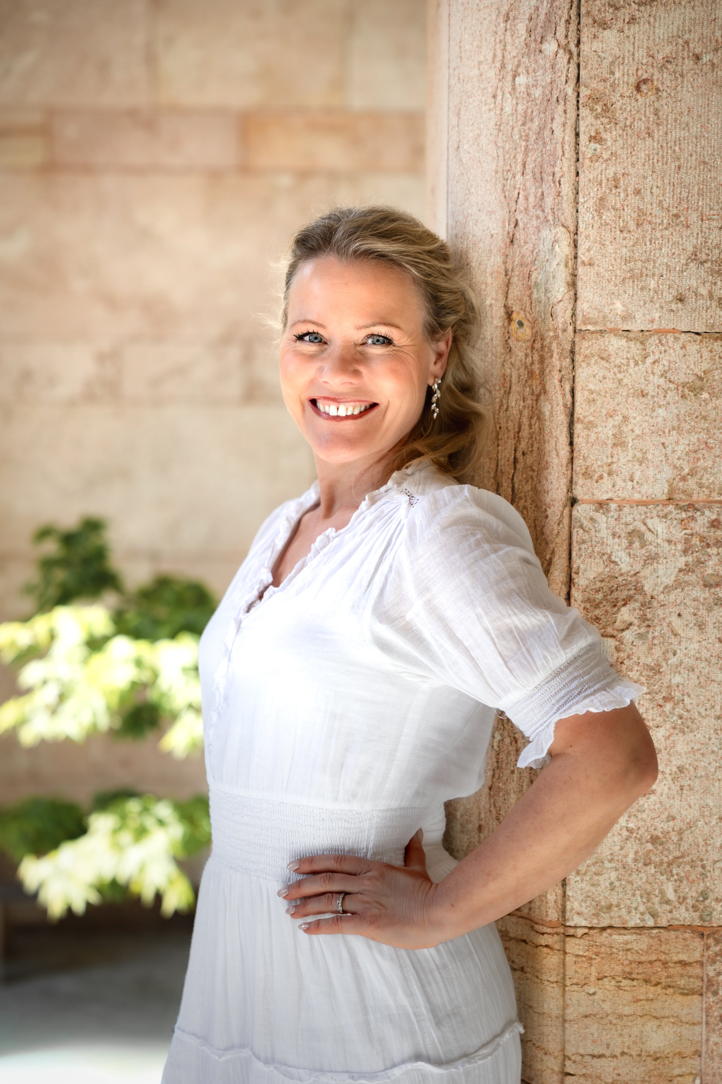 Emelie porträtt sommar.jpg