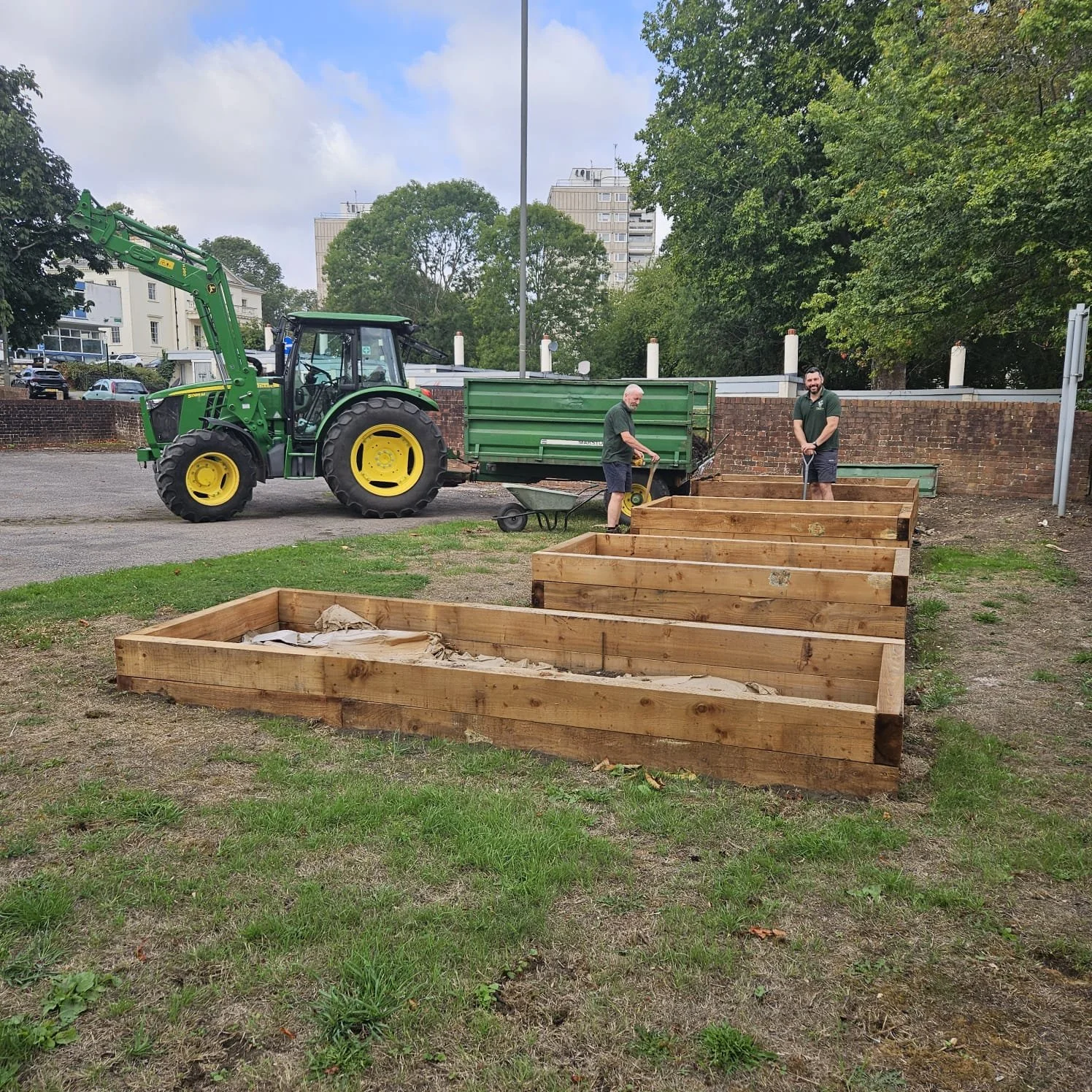 The wonderful Wimbledon and Putney Common team helping to fill our beds  with some Black Gold IYKYK
