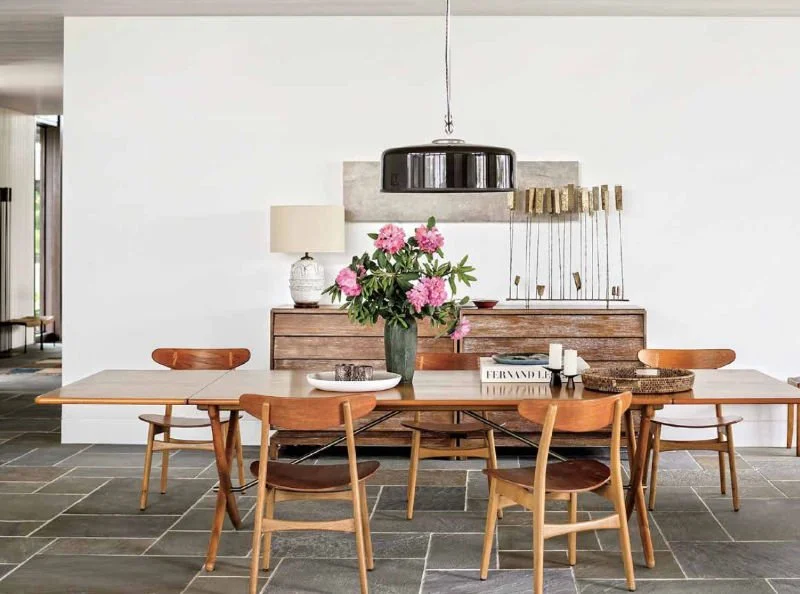 Staging West Michigan Dining Room. Highlighting the professional staging approach by Chip Laufer Properties to help Grand Rapids sellers maximize appeal and increase buyer interest.