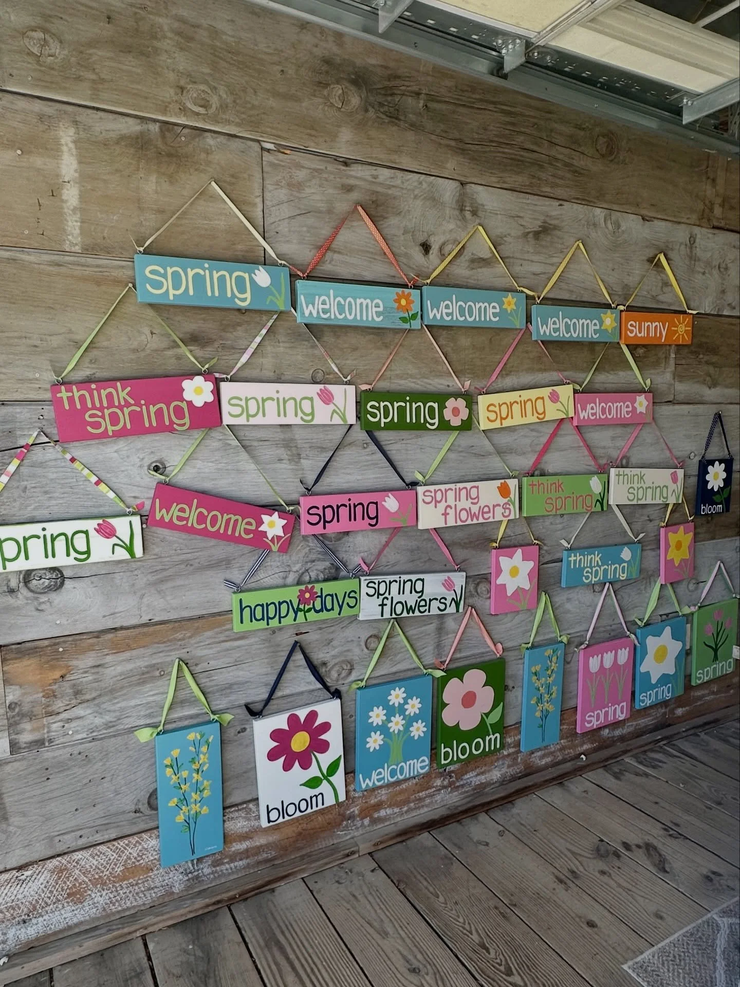 This barn...as of this morning... I love the fancy reels I'm learning how to do with my product. But quite honesty simple pictures probably show what's in stock better. I'll try to do more of these. #barn shop