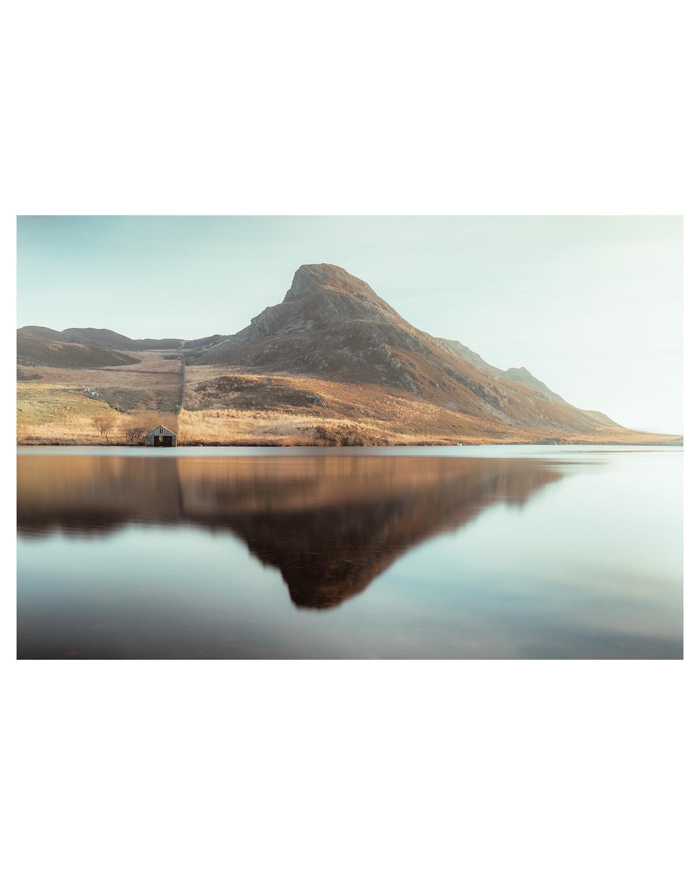 👀 Can you spot the climbers in the second image..?

These beautiful lakes in Snowdonia are the perfect spot for sunrise or sunset, with the mountain reflecting beautifully in the water. It&rsquo;s a must visit spot if you love photography!

#landsca