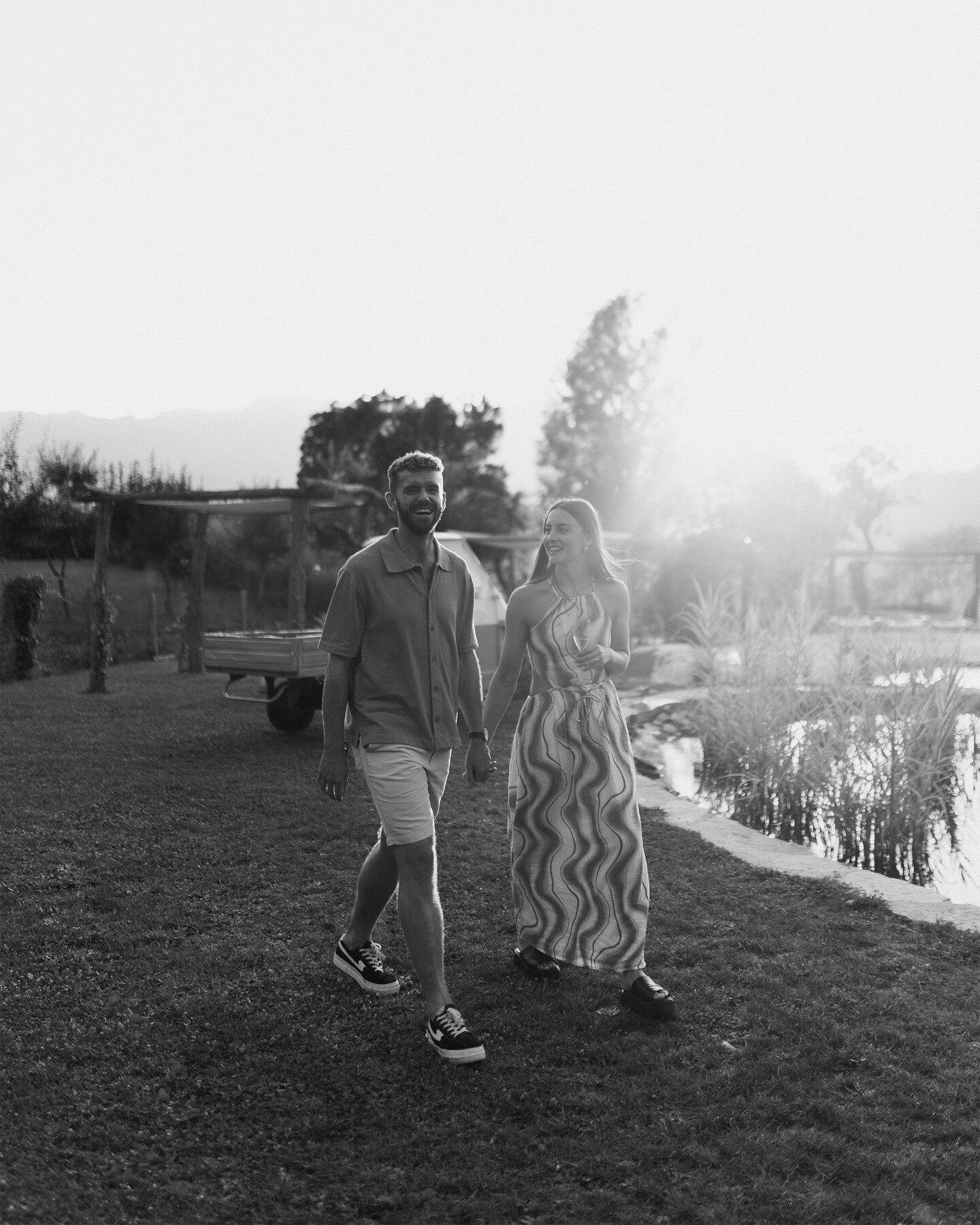 Those Italian pre-wedding pizza and prosecco vibes with Becky &amp; Perry⁠
⁠
.⁠
⁠
Venue @podereconti⁠
@beckyedwards_⁠
@perrygraham⁠
⁠
.⁠
⁠
#luxurywedding #tuscanywedding #tuscanwedding #tuscanweddingphotographer #tuscanyweddingphotographer #destinati